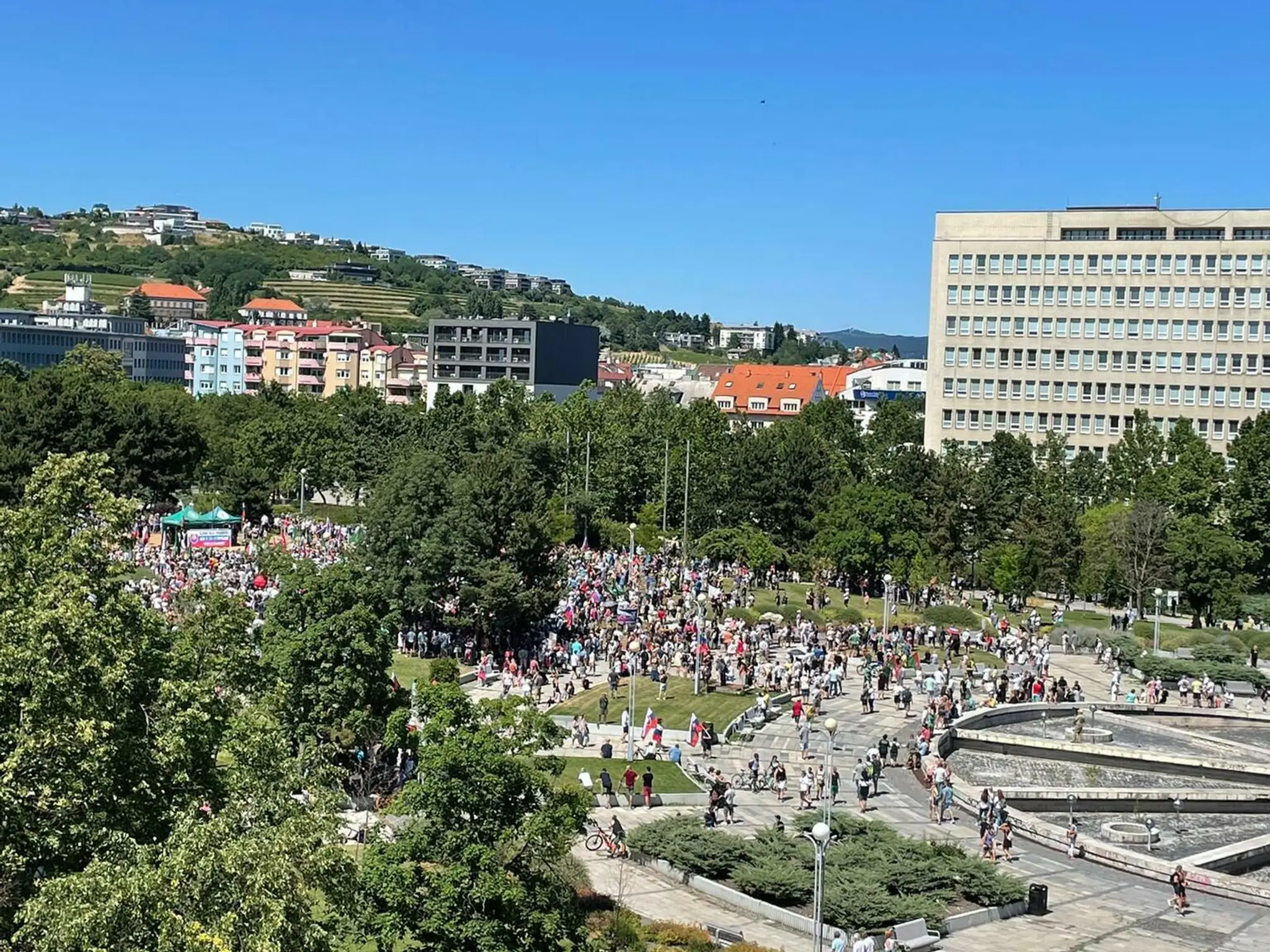 Demonštrácia proti vláde, očkovaniu a opatreniam.