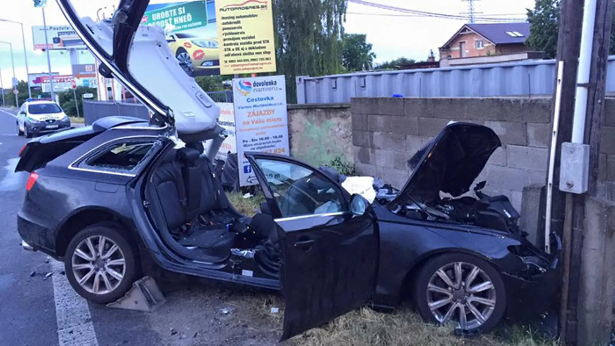 Auto narazilo do cisterny. 