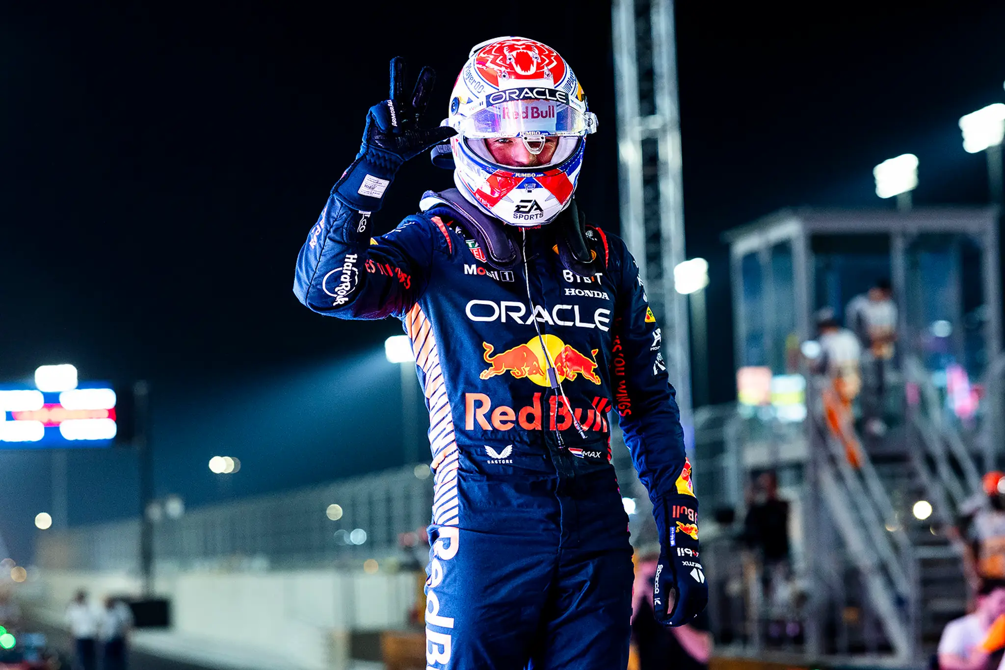 Holanďan Max Verstappen z Red Bullu je trojnásobným majstrom sveta.