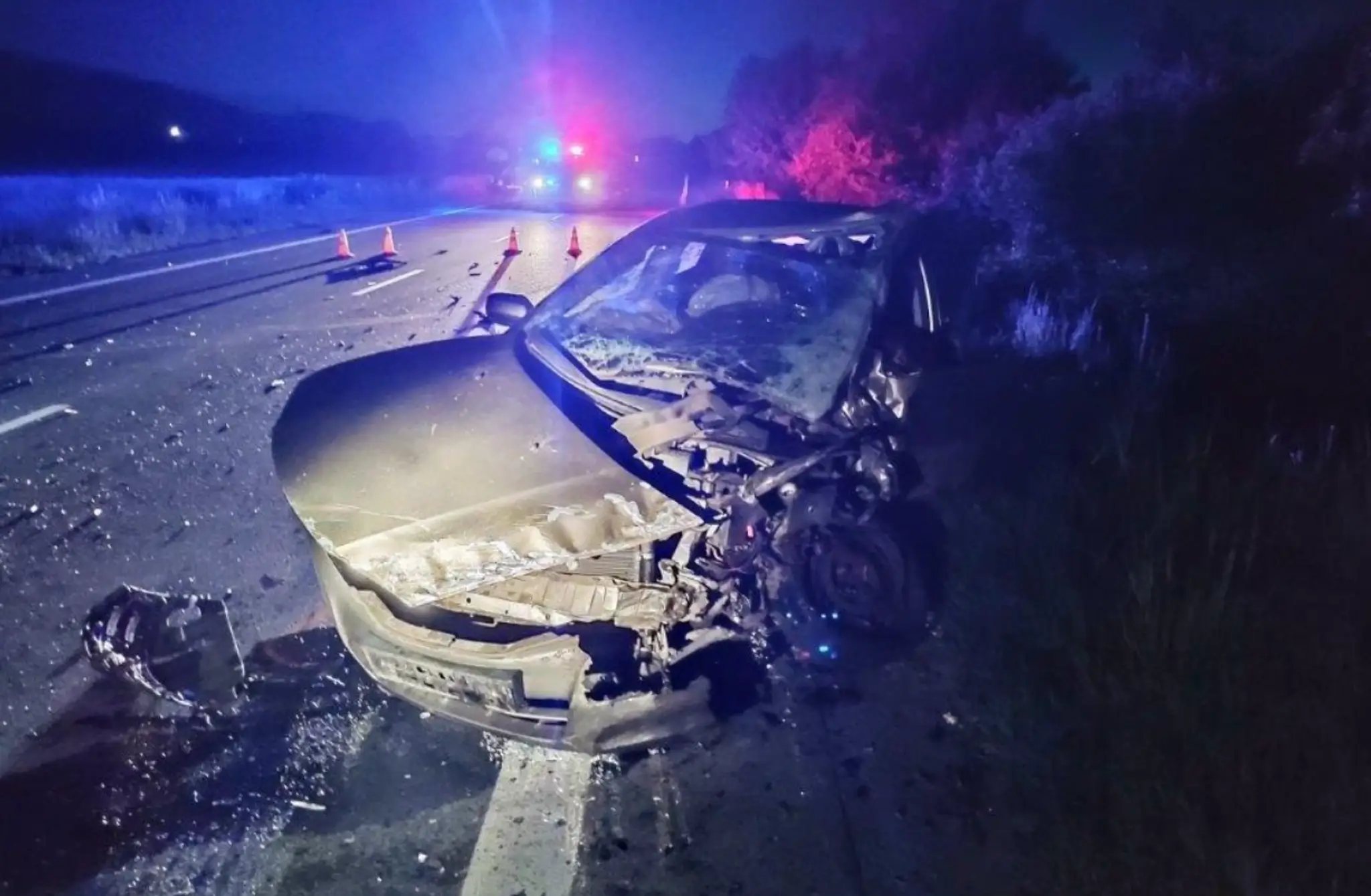 Na snímke zničené auto po nehode pri Vranove nad Topľou.
