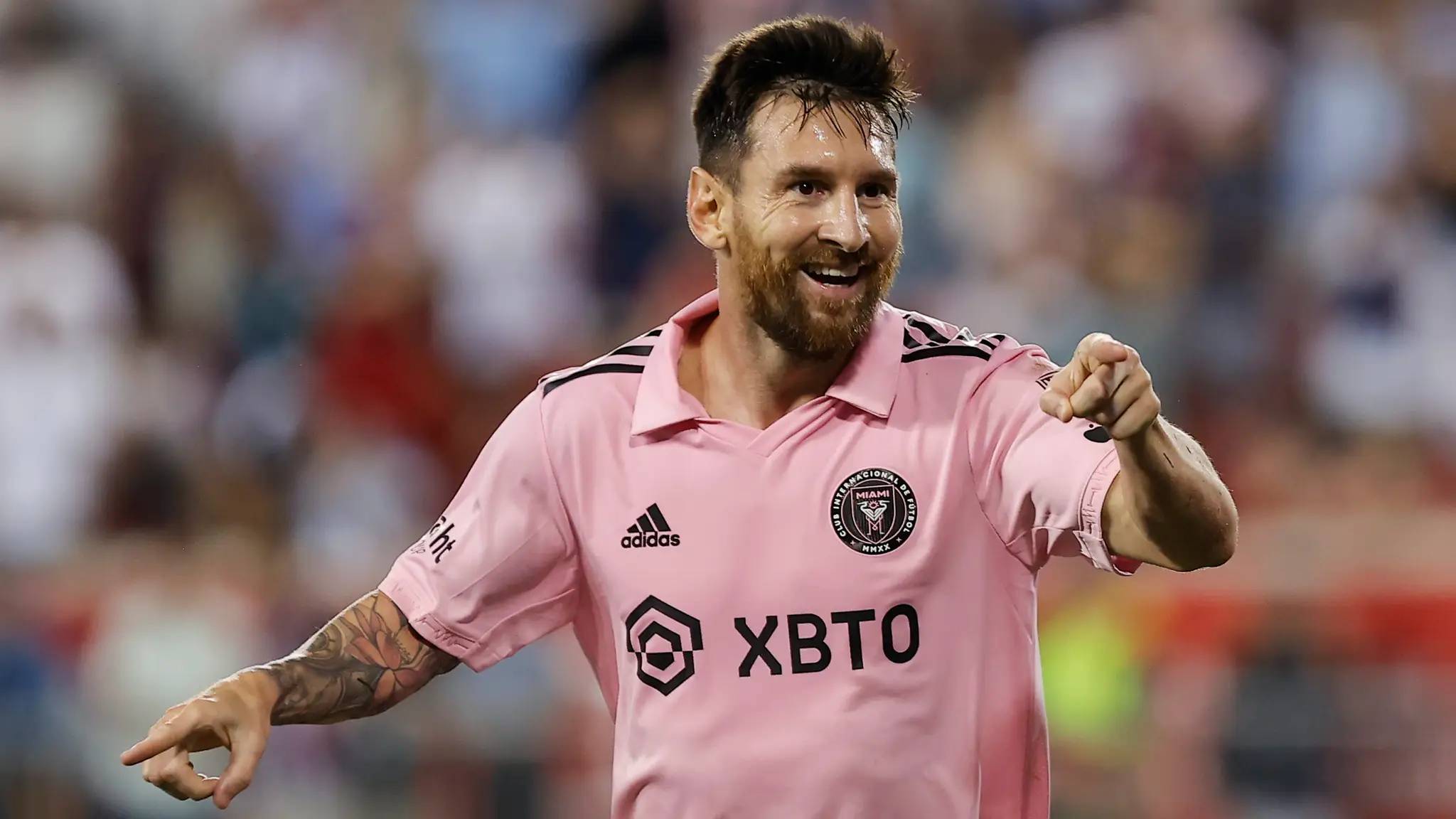 Lionel Messi oslavuje gól proti NY Red Bulls.