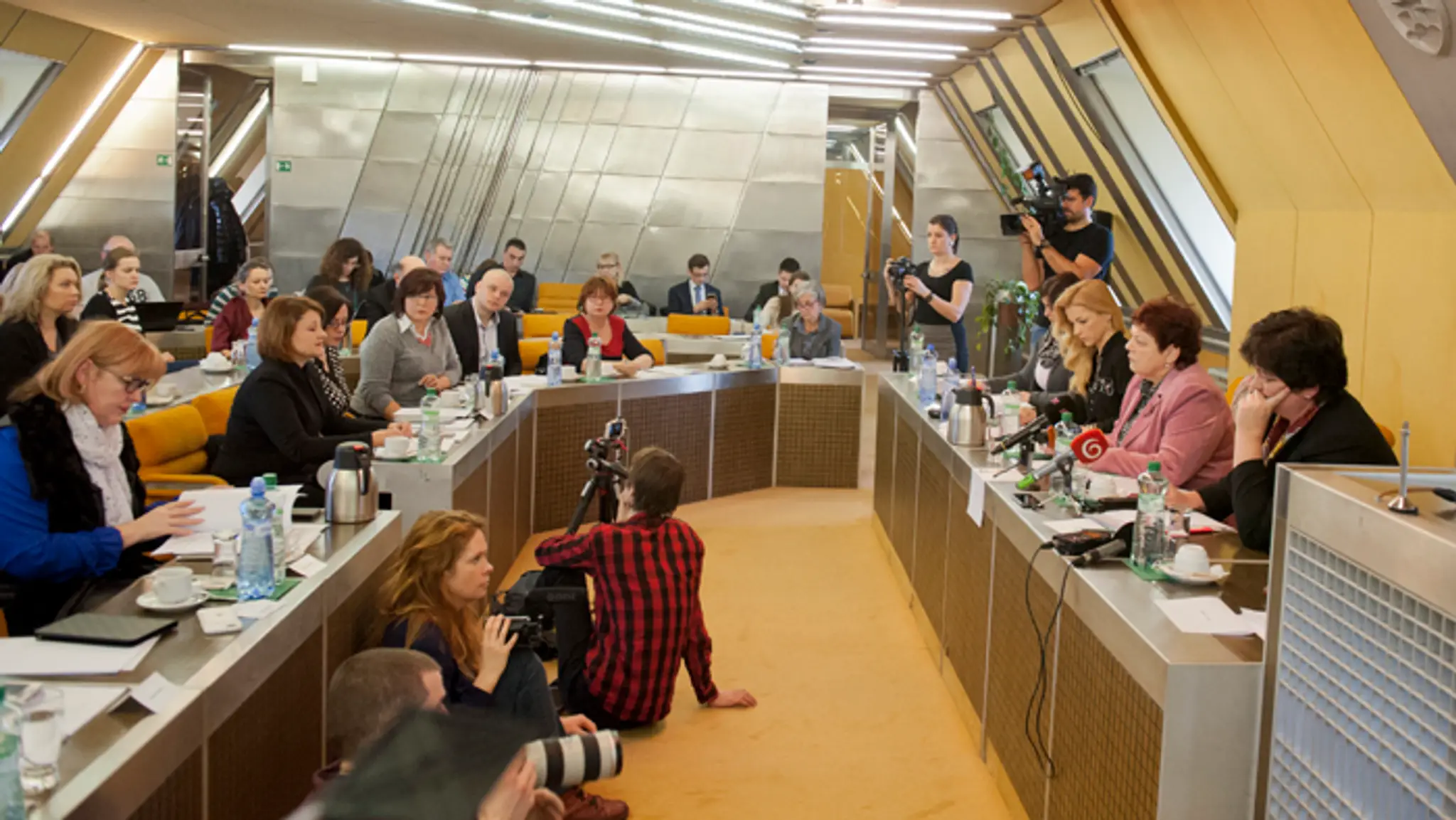 Členovia ľudskoprávneho výboru si vypočuli kandidátov na ombudsmana.