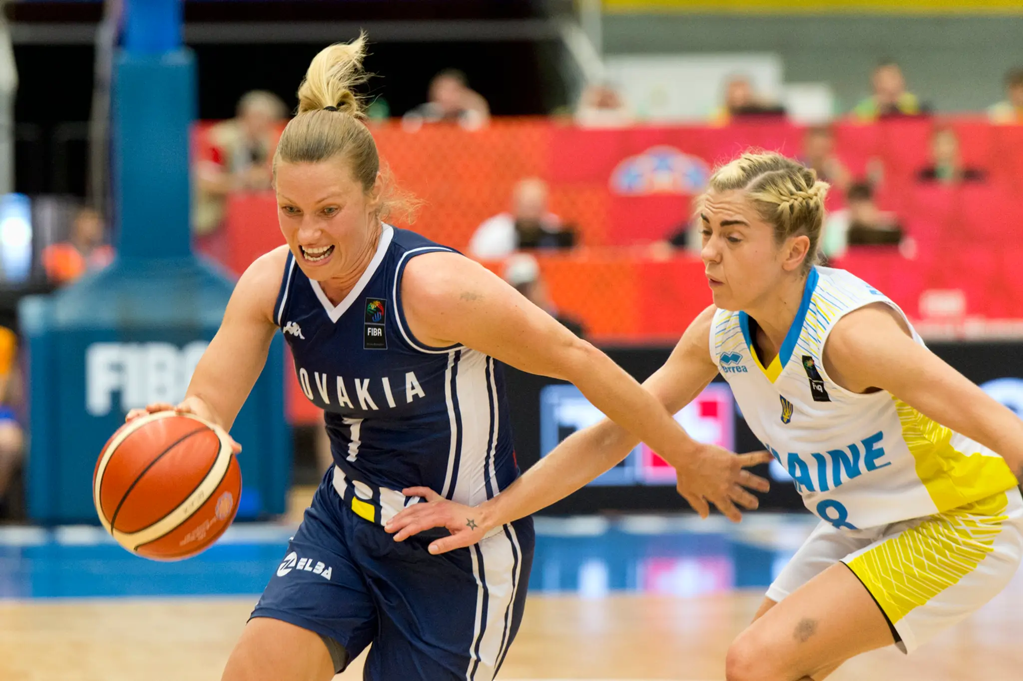 Na snímke vľavo Zuzana Žirková (Slovensko) a vpravo Arina Bilocerkivská (Ukrajina) 