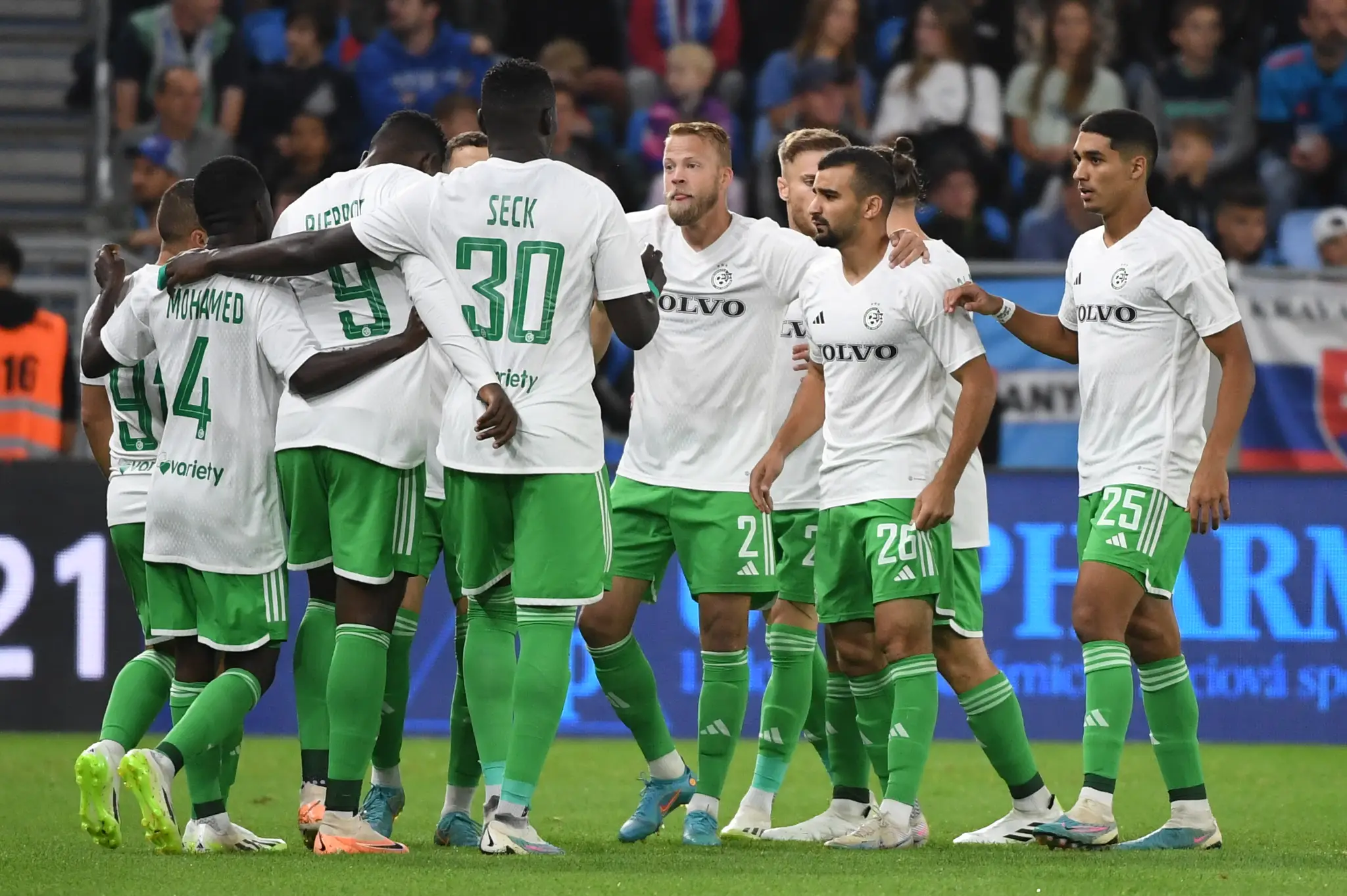 Hráči Maccabi Haifa sa tešia z gólu