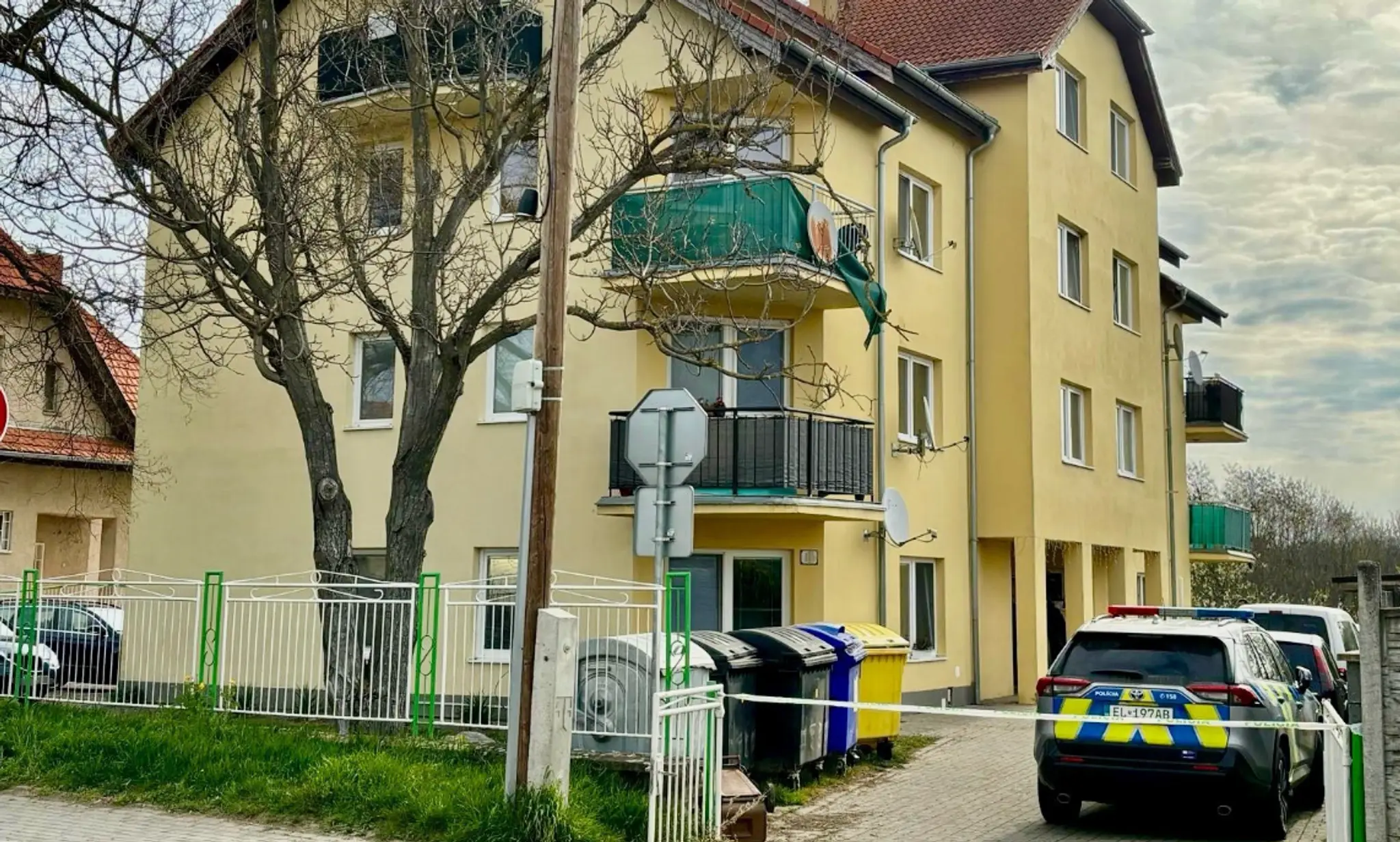 Na snímke bytovka v Tesárskych Mlyňanoch, kde žena dobodala priateľa.