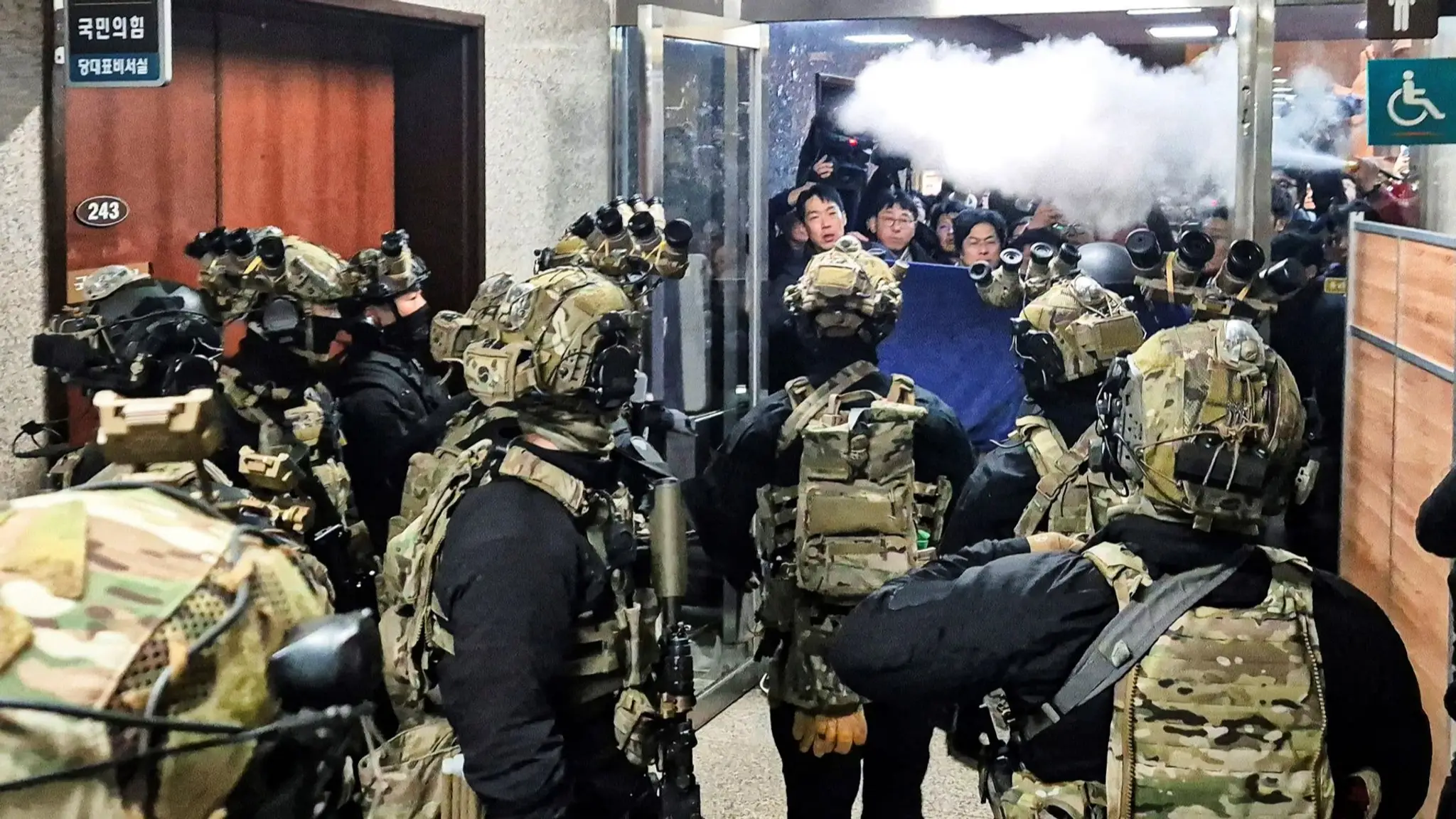 Mimoriadne stanné právo v Južnej Kórei