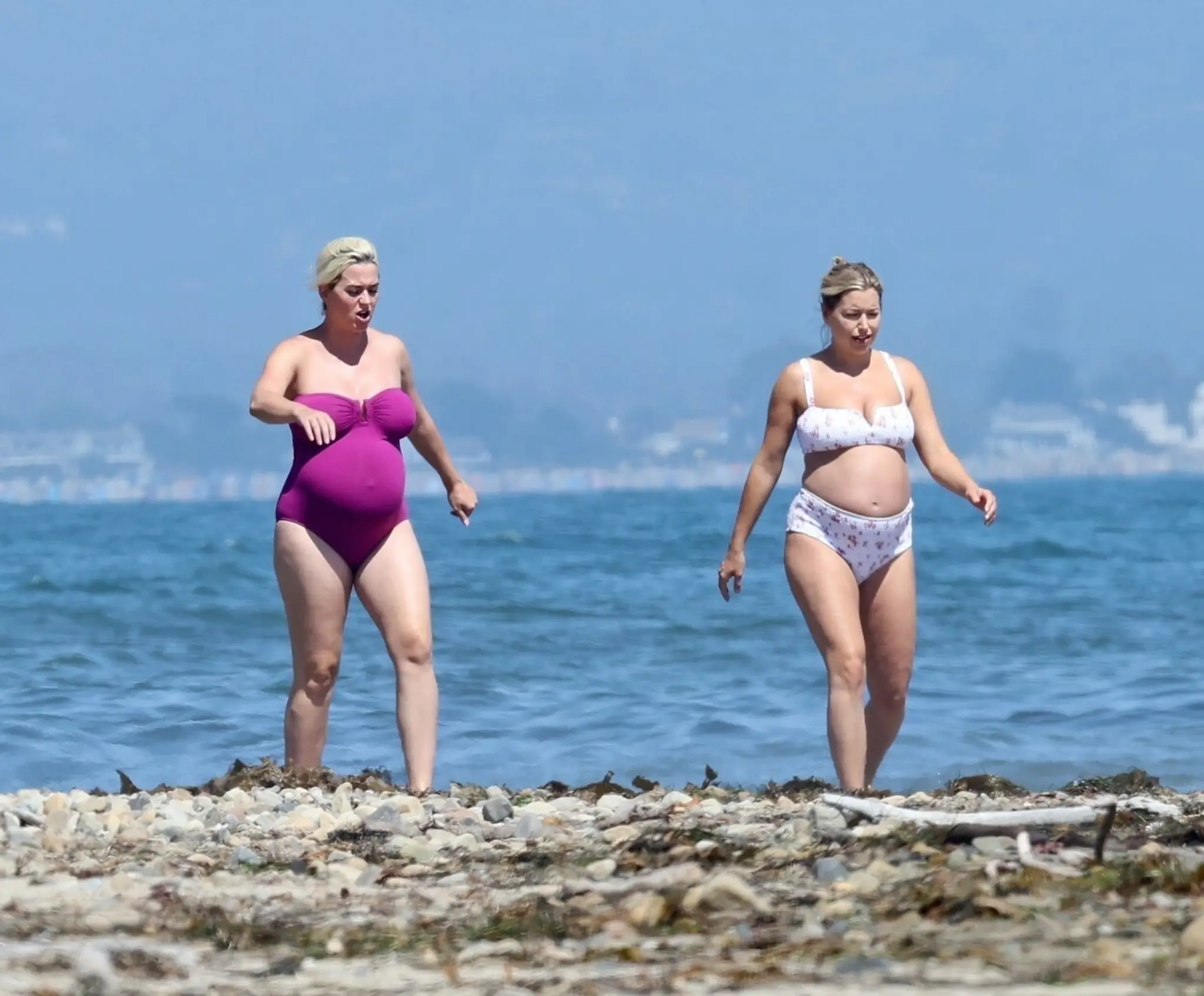 Katy Perry ukázala tehotenské bruško