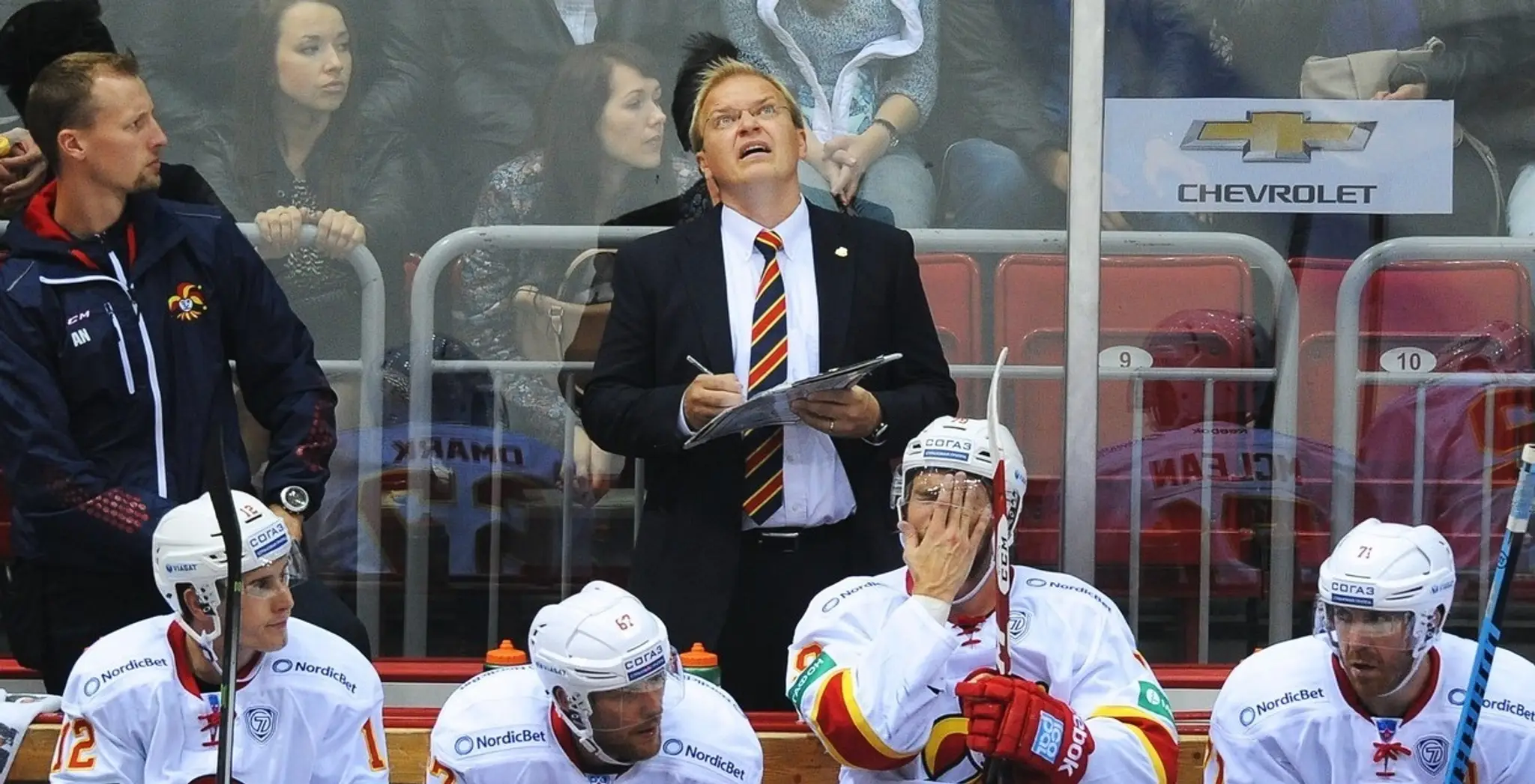 Kalle Kaskinen na lavičke Joekeritu.