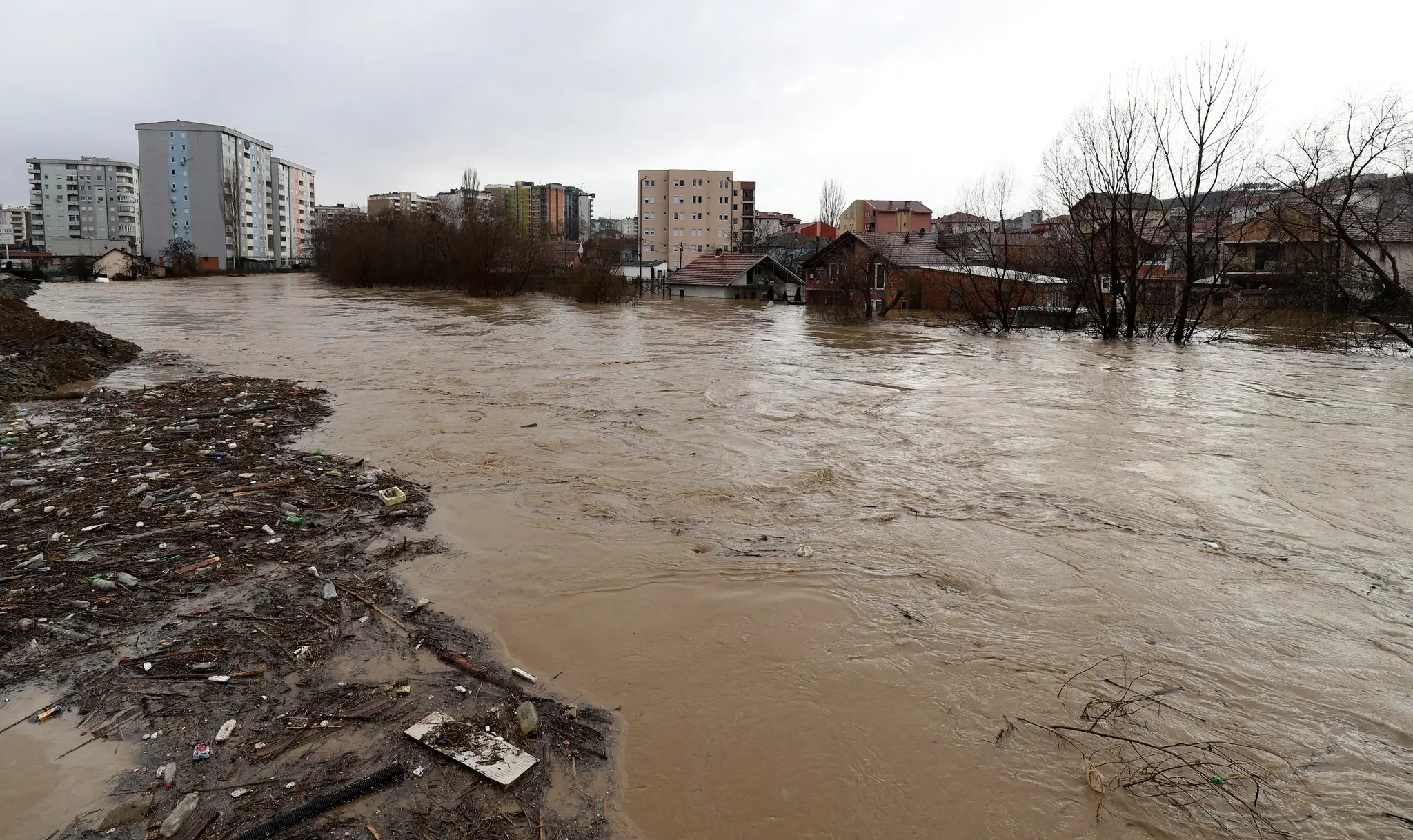 Zatopená oblasť kosovskej Mitrovice.
