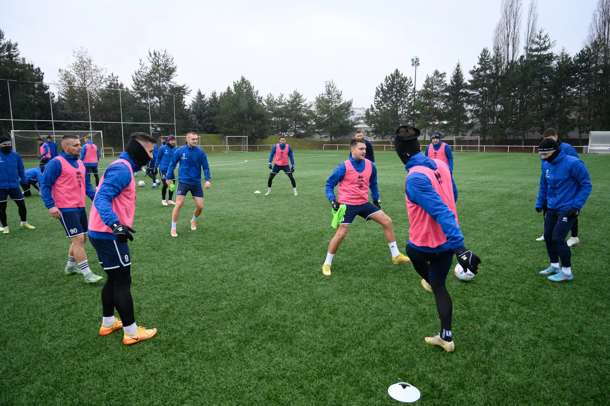 Futbalisti ViOn Zlaté Moravce počas prvého tréningu zimnej prípravy na jarnú časť Fortuna ligy.