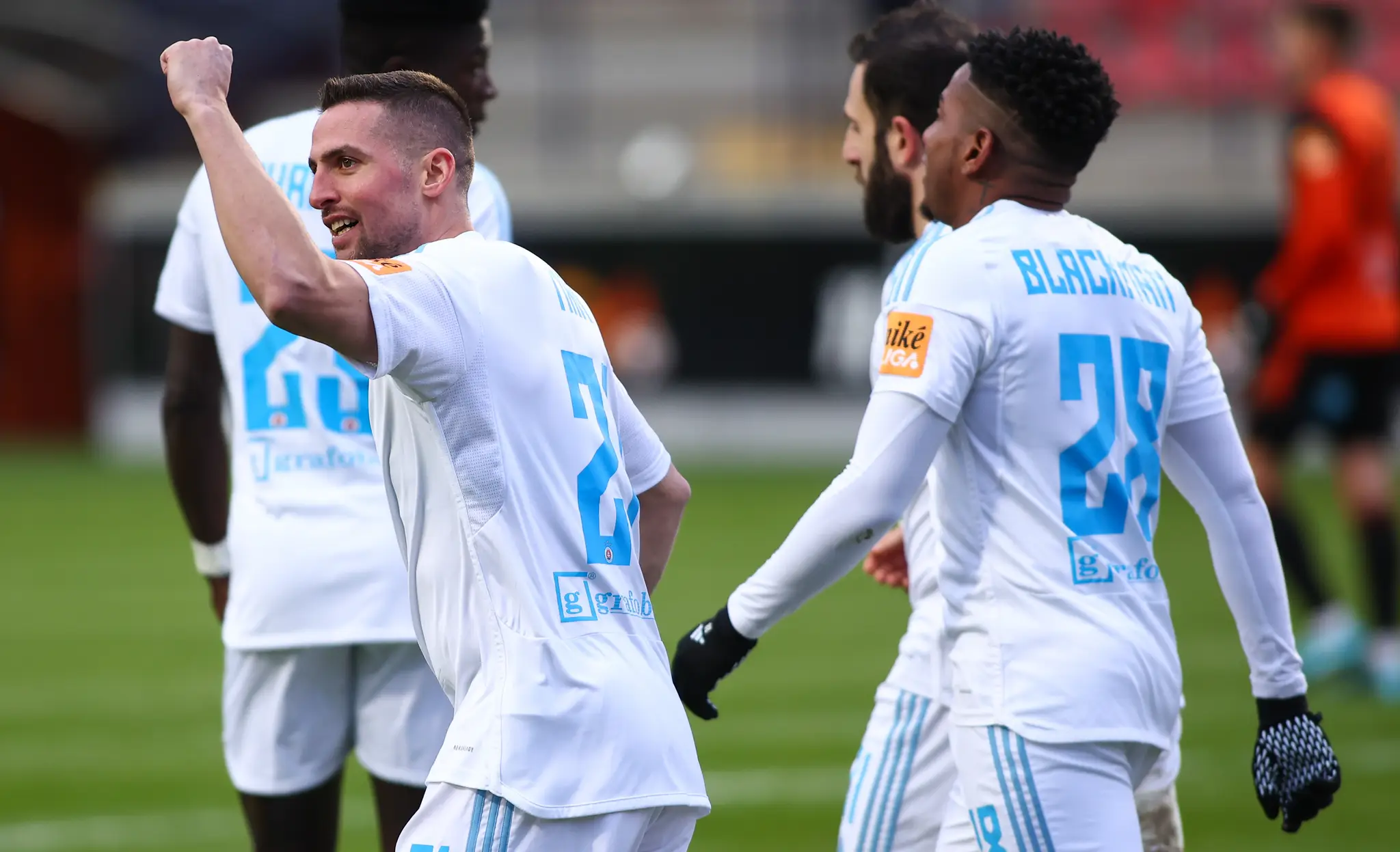 Róbert Mak (Bratislava) sa teší z gólu v 19. kole Niké ligy na pôde Ružomberka.