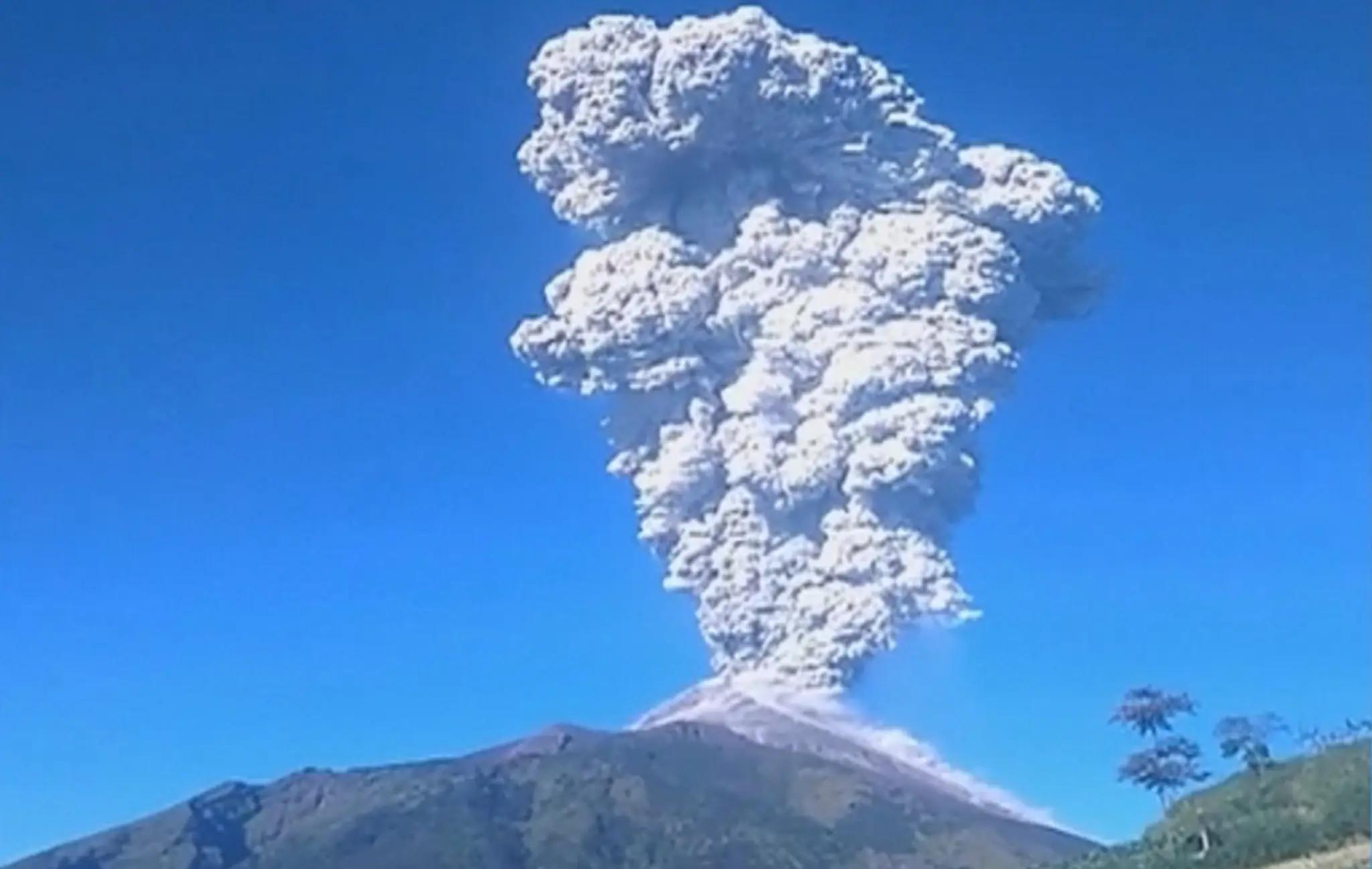 Sopka Merapi vychrlila popol 