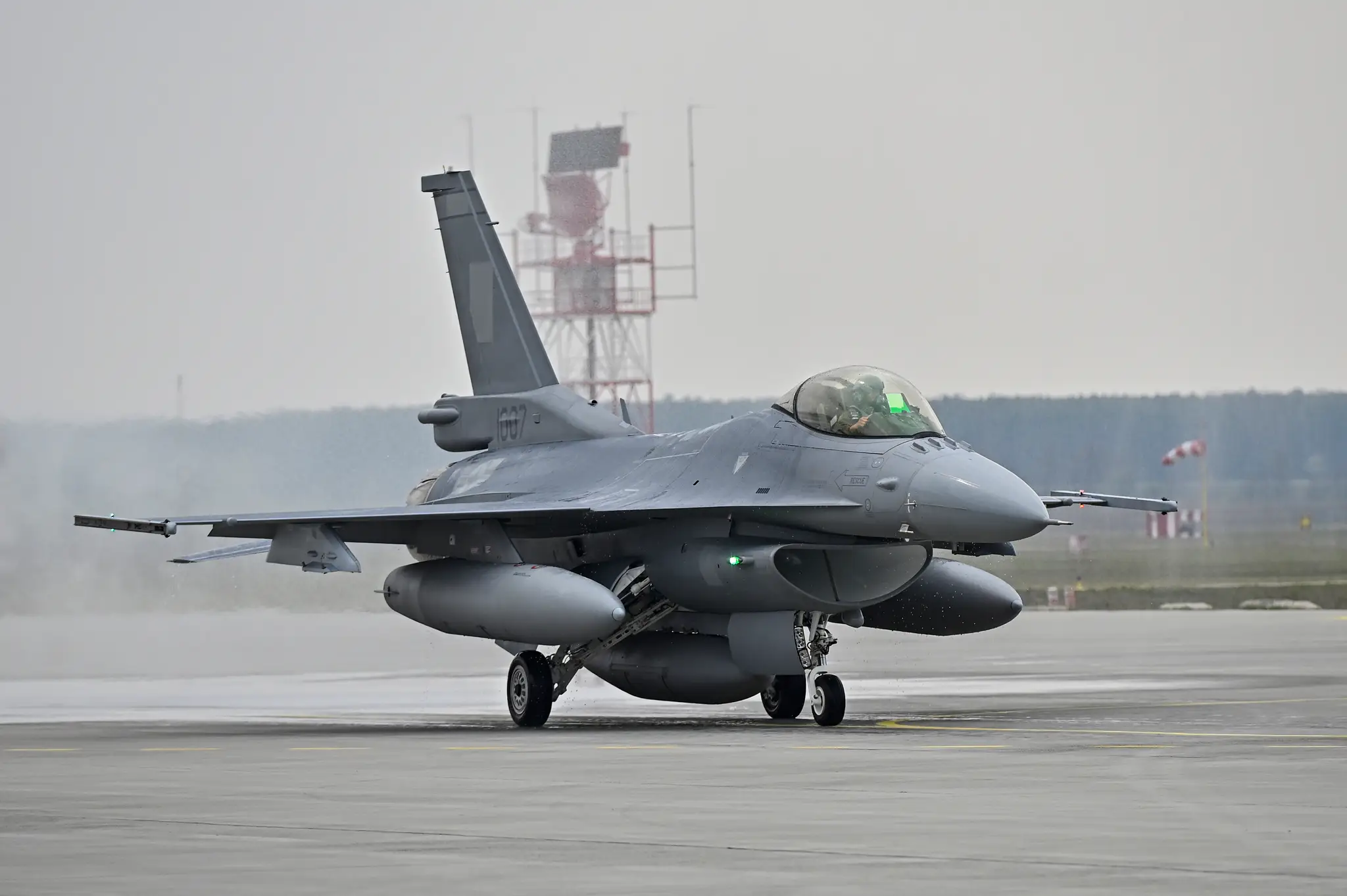 Na Slovensku pristáli ďalšie dve stíhačky F-16