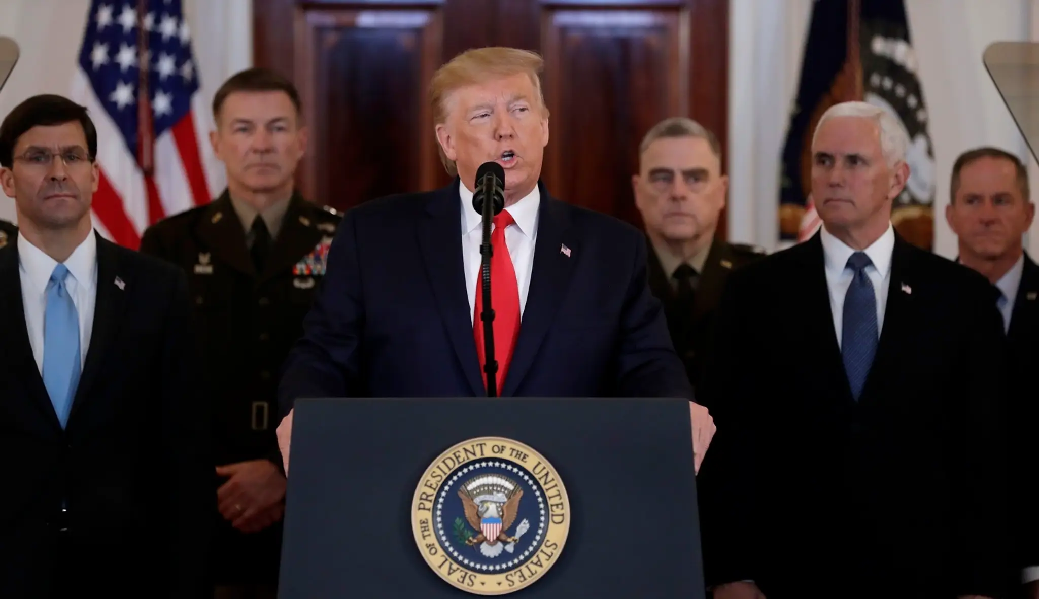 Donald Trump počas vyhlásenia po útokoch na základne..jpg