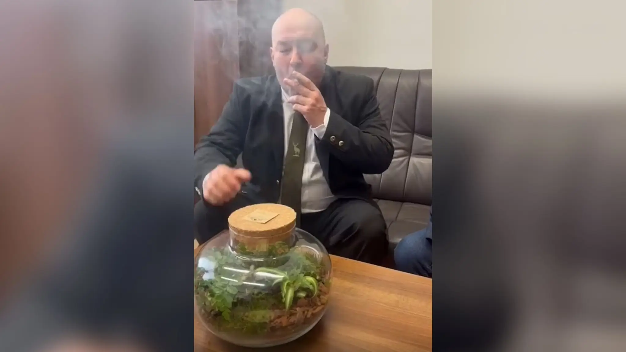 Huliak fajčil v parlamente. 