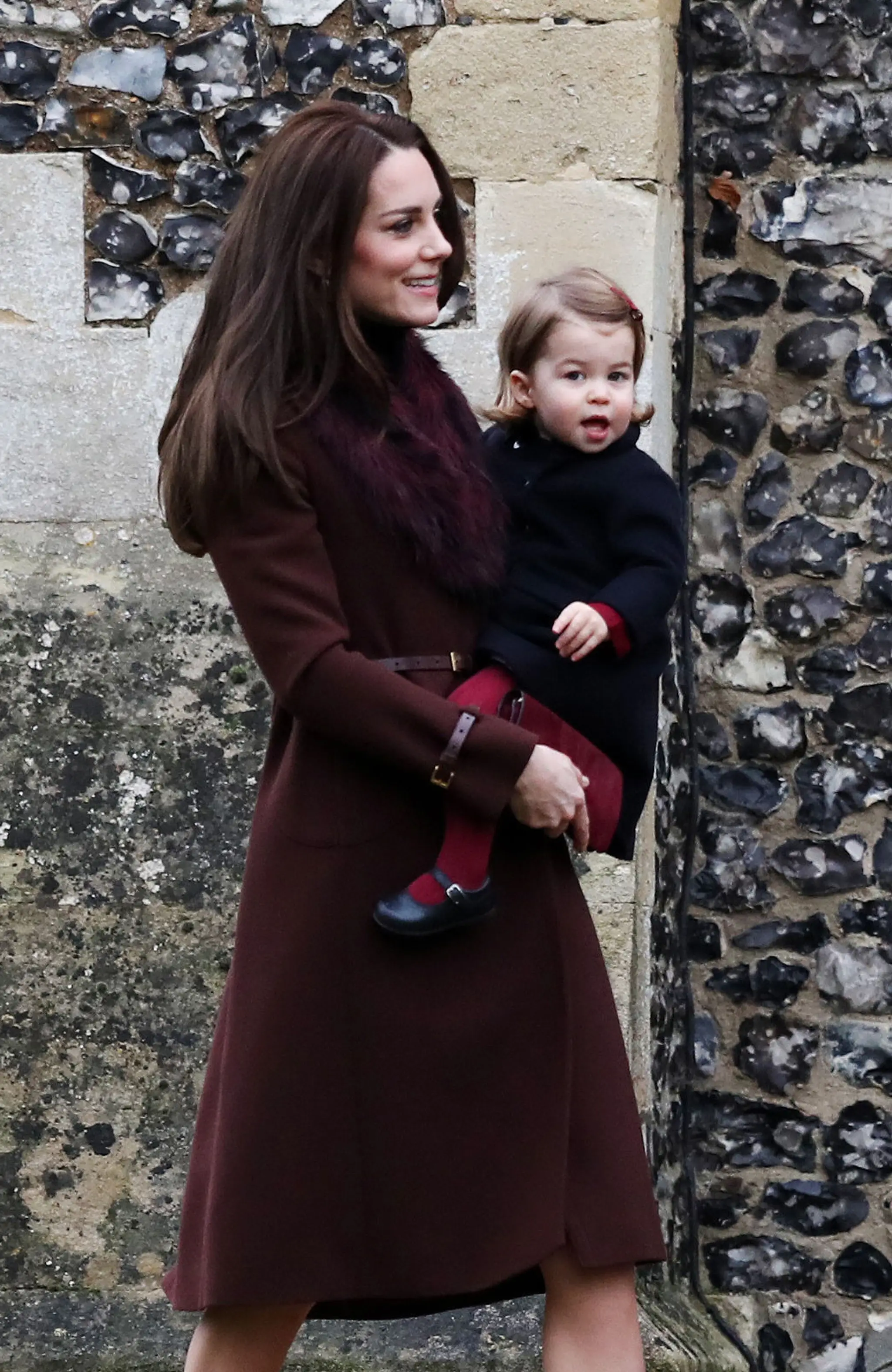 Rozkošný George a Charlotte v kostole. Ich rodičia porušili kráľovskú tradíciu