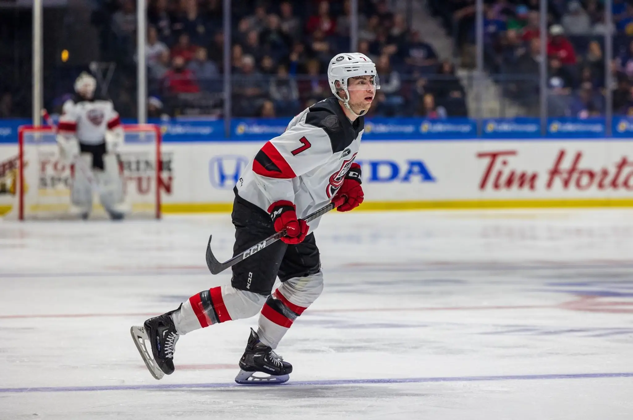 Šimon Nemec v drese Utica Comets.