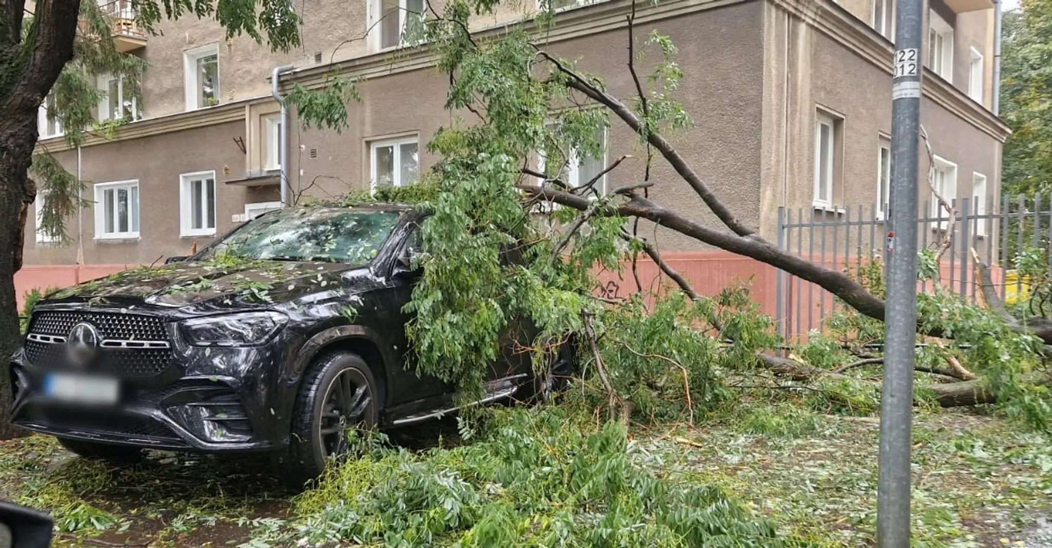 Policajti zasahujú v súvislosti s počasím. 
