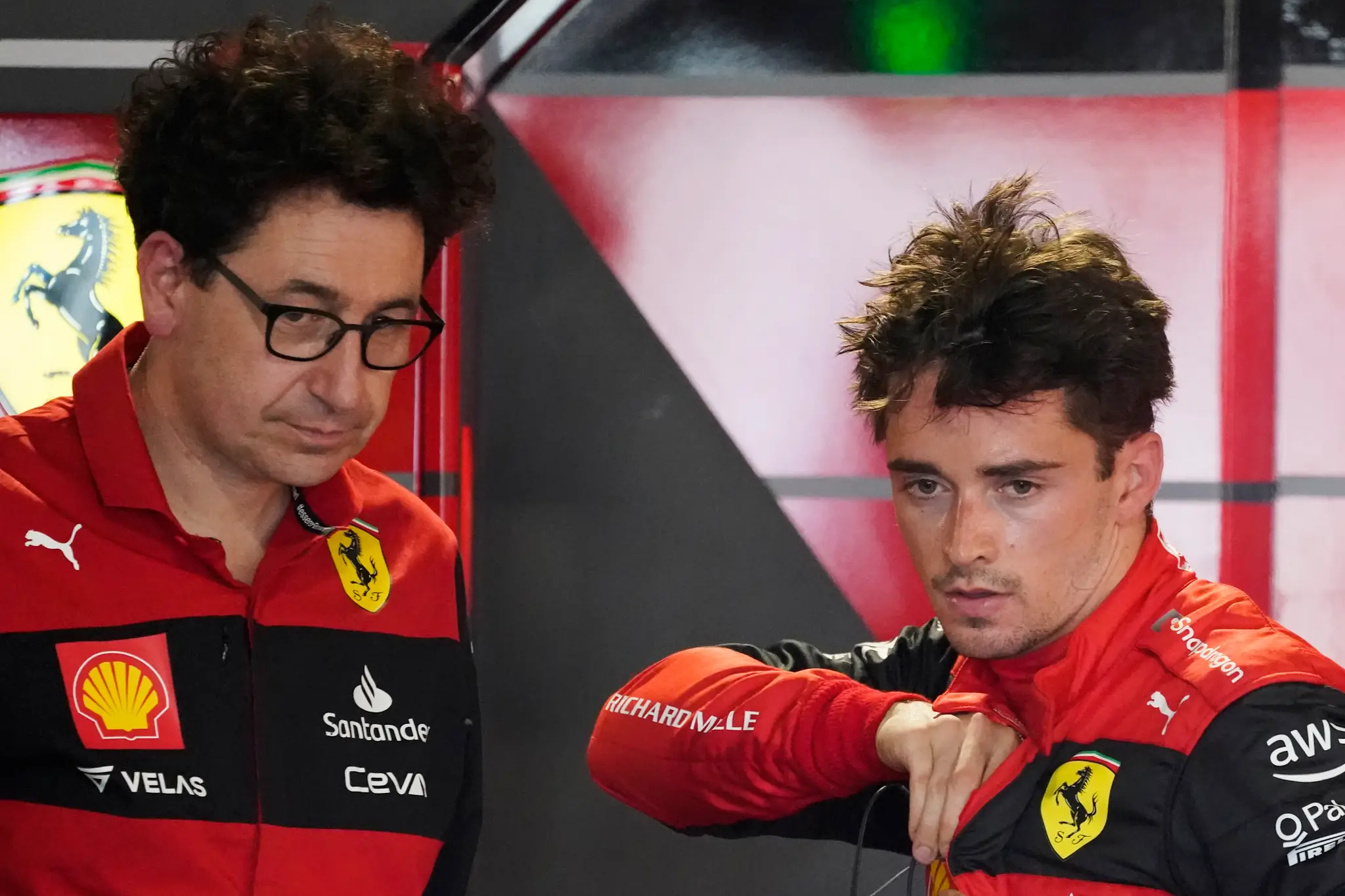 Mattia Binotto a Charles Leclerc