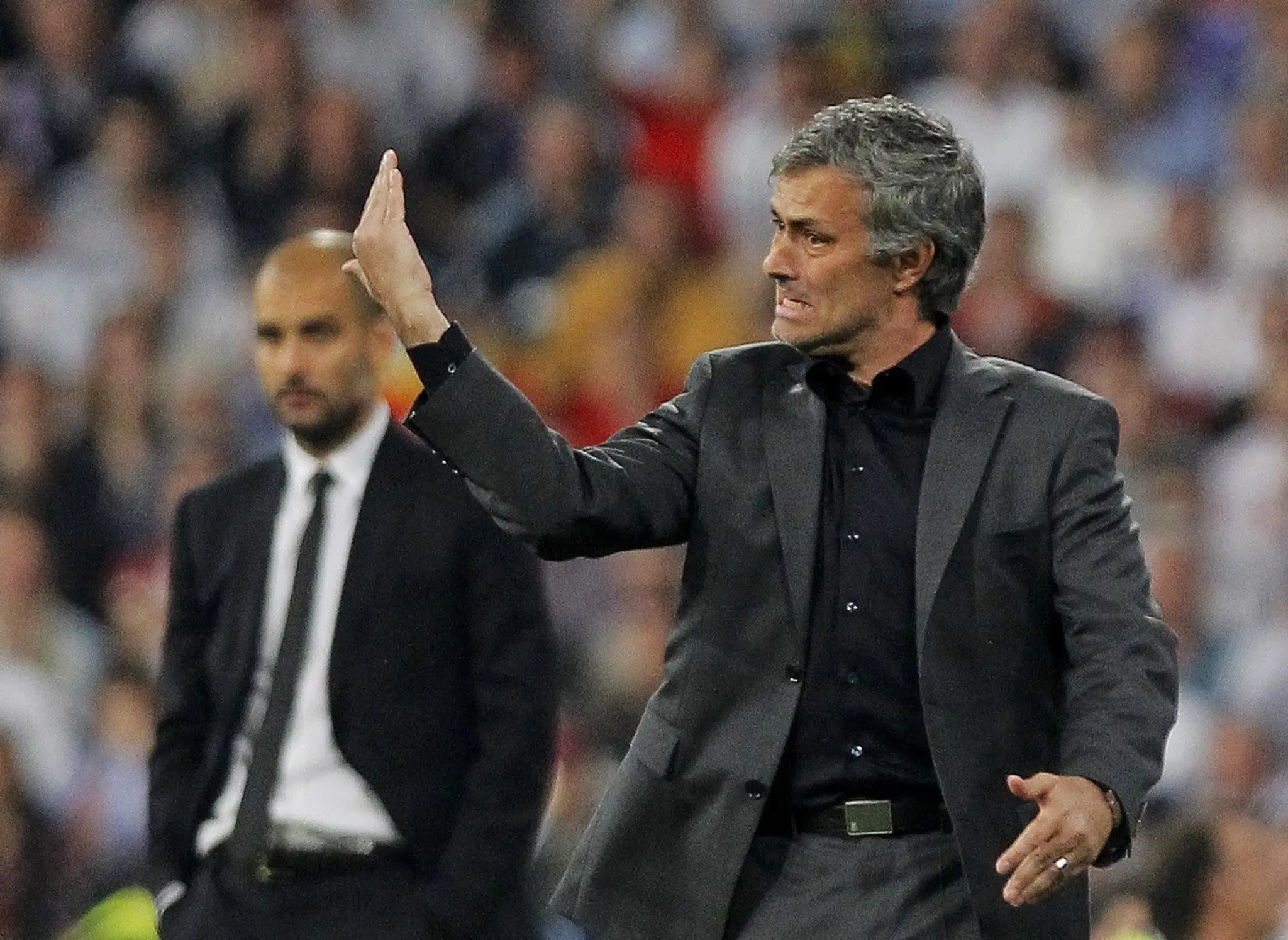 Pep Guardiola a Jose Mourinho ešte ako tréneri Barcelony a Realu Madrid.