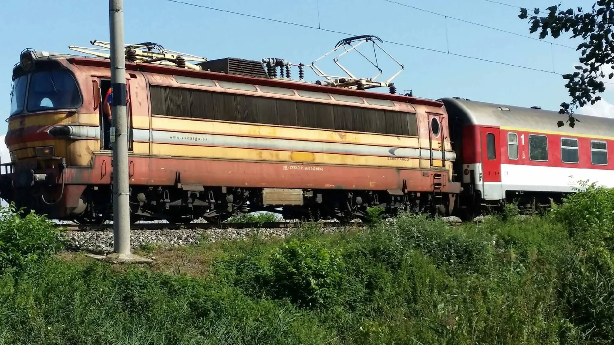 Vlak meškal po roztrhnutí dve hodiny.