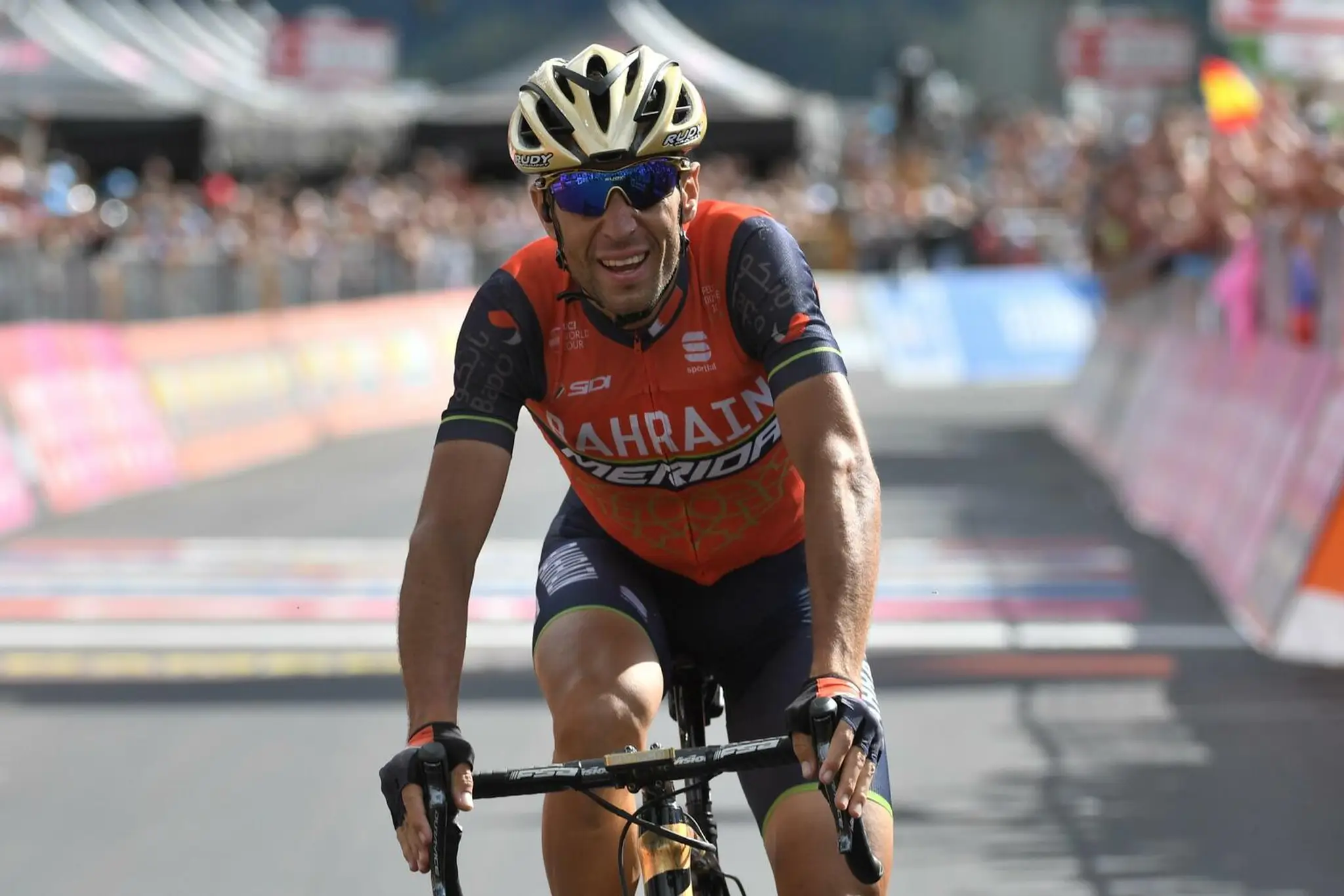 Vincenzo Nibali vyhral kráľovskú etapu na Giro d' Italia.