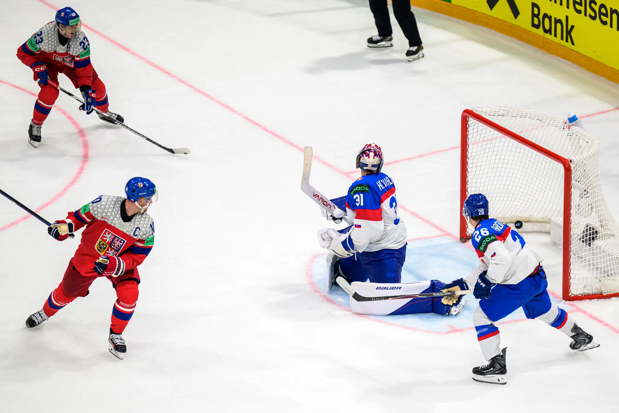 Momentka zo zápasu Slovensko - Česko na MS v hokeji 2026