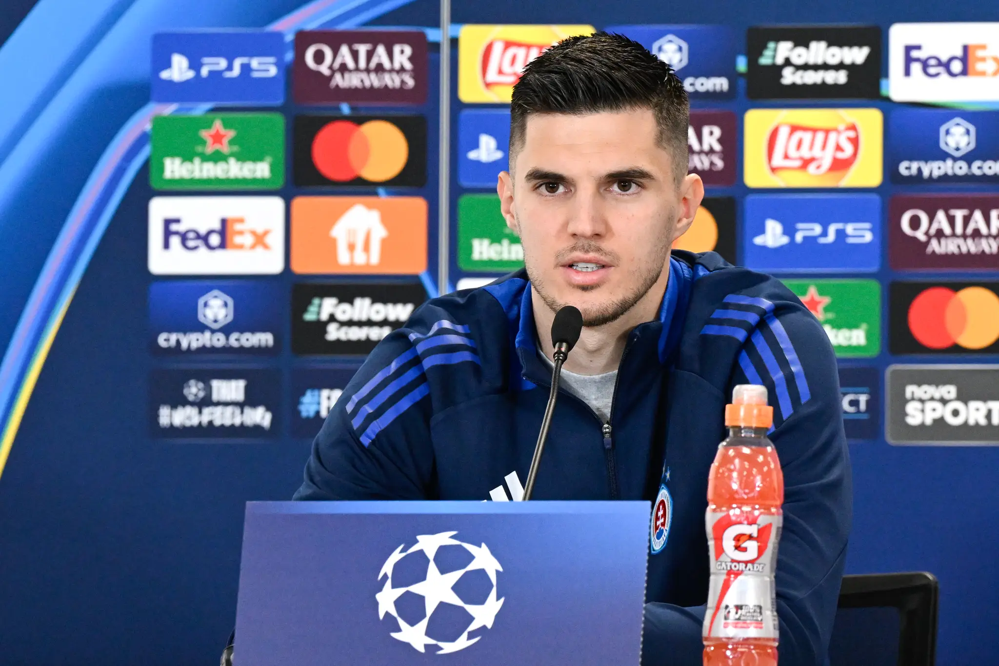 Na snímke hráč ŠK Slovan Bratislava Marko Tolič počas tlačovej konferencie.
