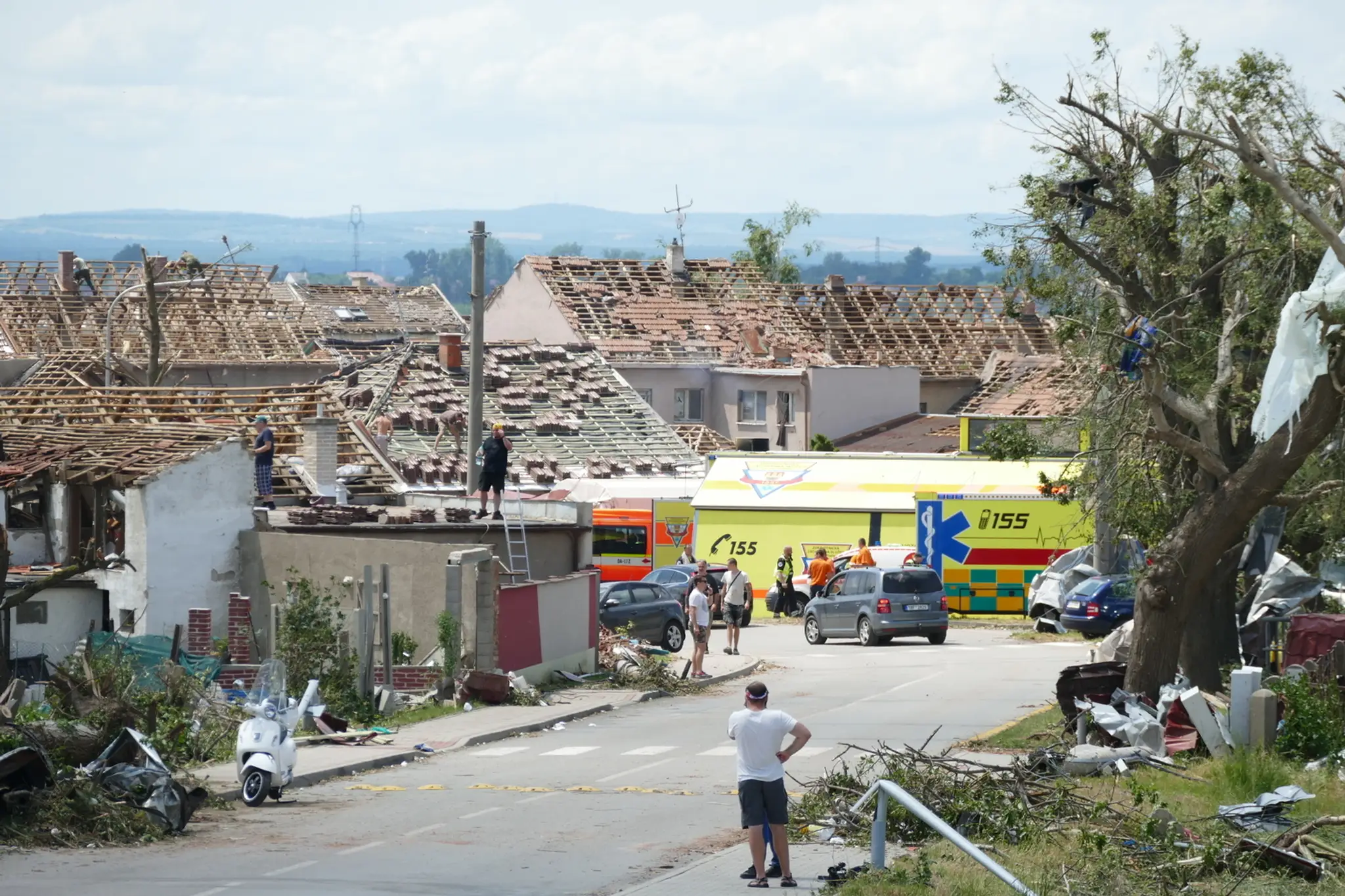 Na snímke materiálne škody po silnej búrke a tornáde v obci Moravská Nová Ves