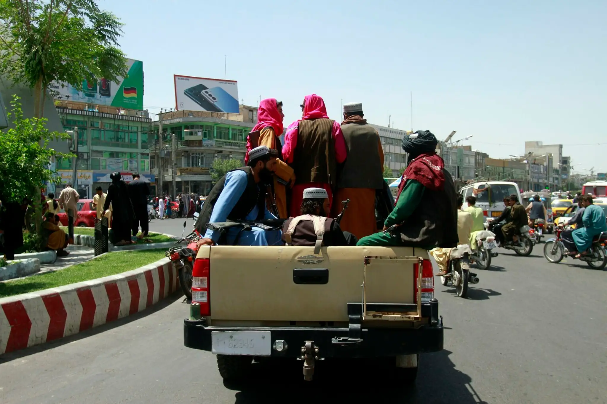 Taliban obsadzuje celý Afganistan