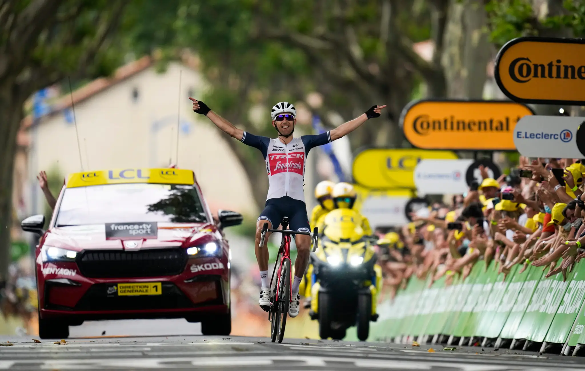 Bauke Mollema prichádza do ciela 14. etapy.
