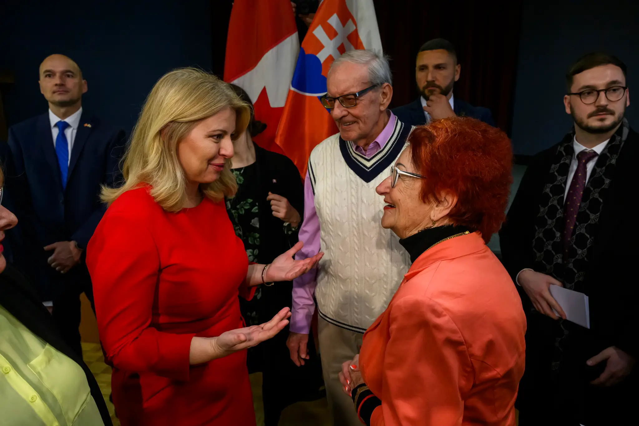 Na snímke prezidentka Zuzana Čaputová (vľavo) počas stretnutia s krajanmi po svätej omši v kostole sv. Cyrila a Metoda v Mississauge.