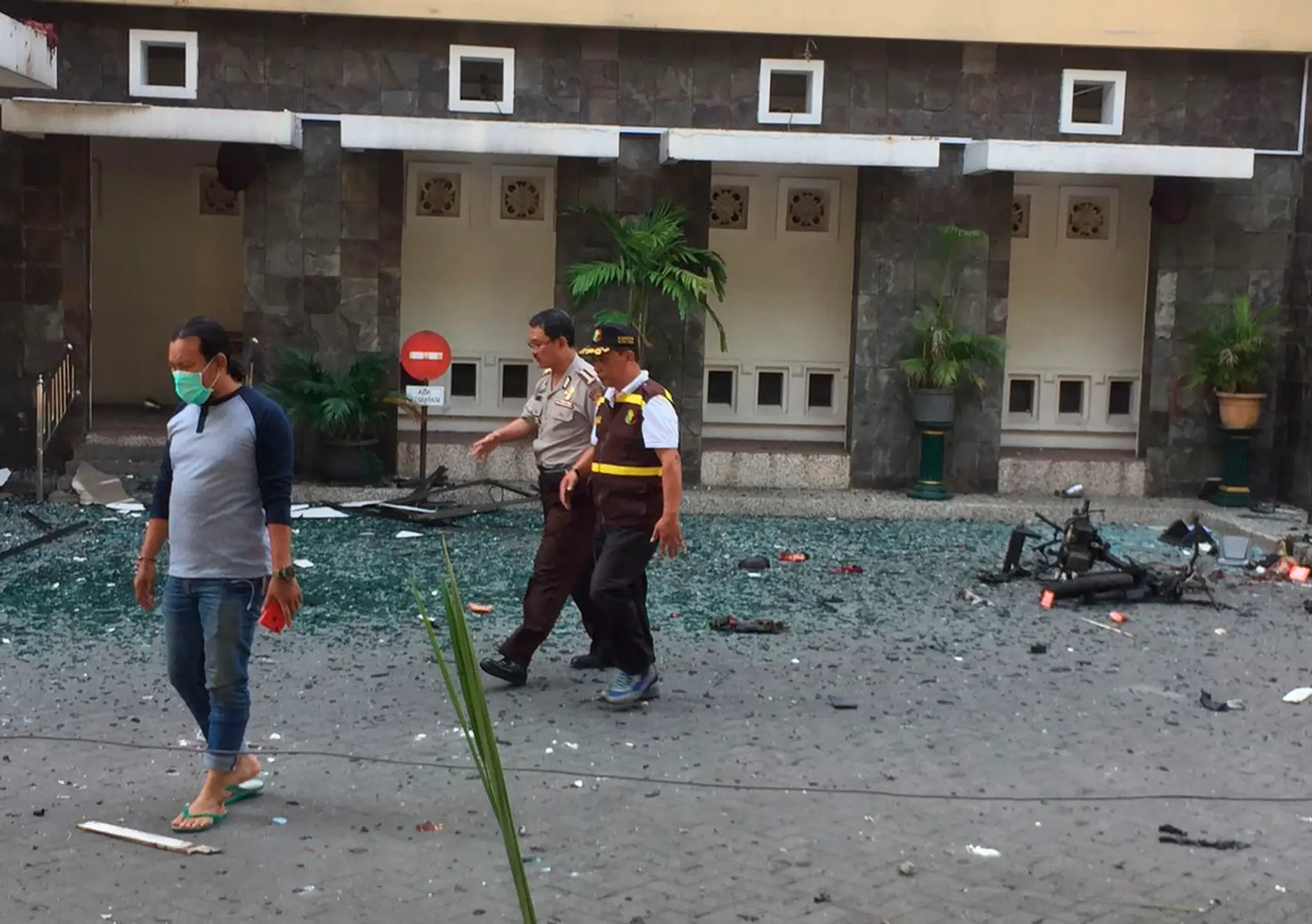K zodpovednosti za tieto incidenty sa prihlásil Islamský štát. 