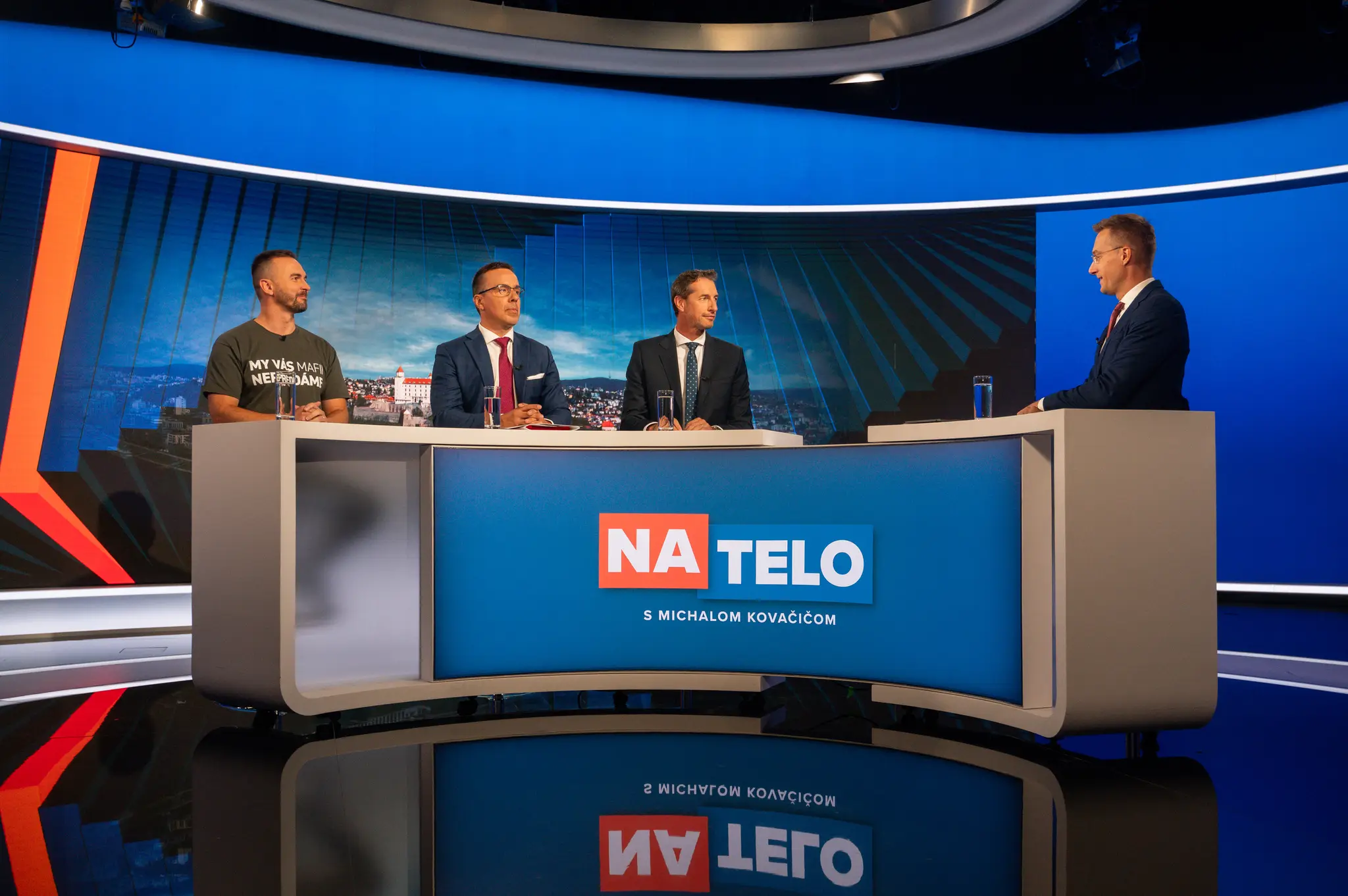 Michal Šipoš, Milan Majerský a Erik Tomáš počas relácie Na telo s moderátorom Michalom Kovačičom