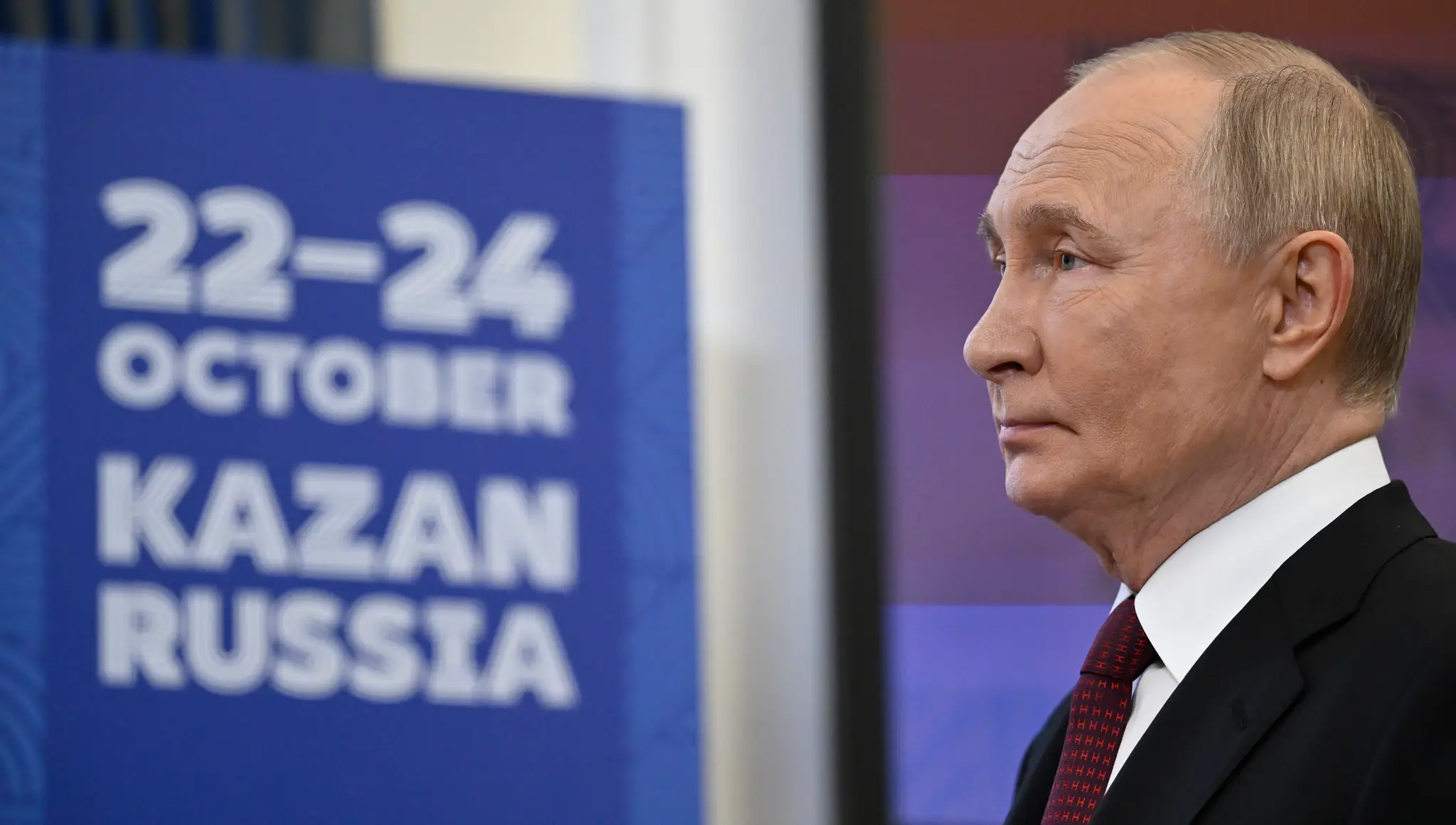 Ruský prezident Vladimir Putin počas stretnutia so šéfkou rozvojovej banky krajín BRICS Dilmou Rousseffovou.