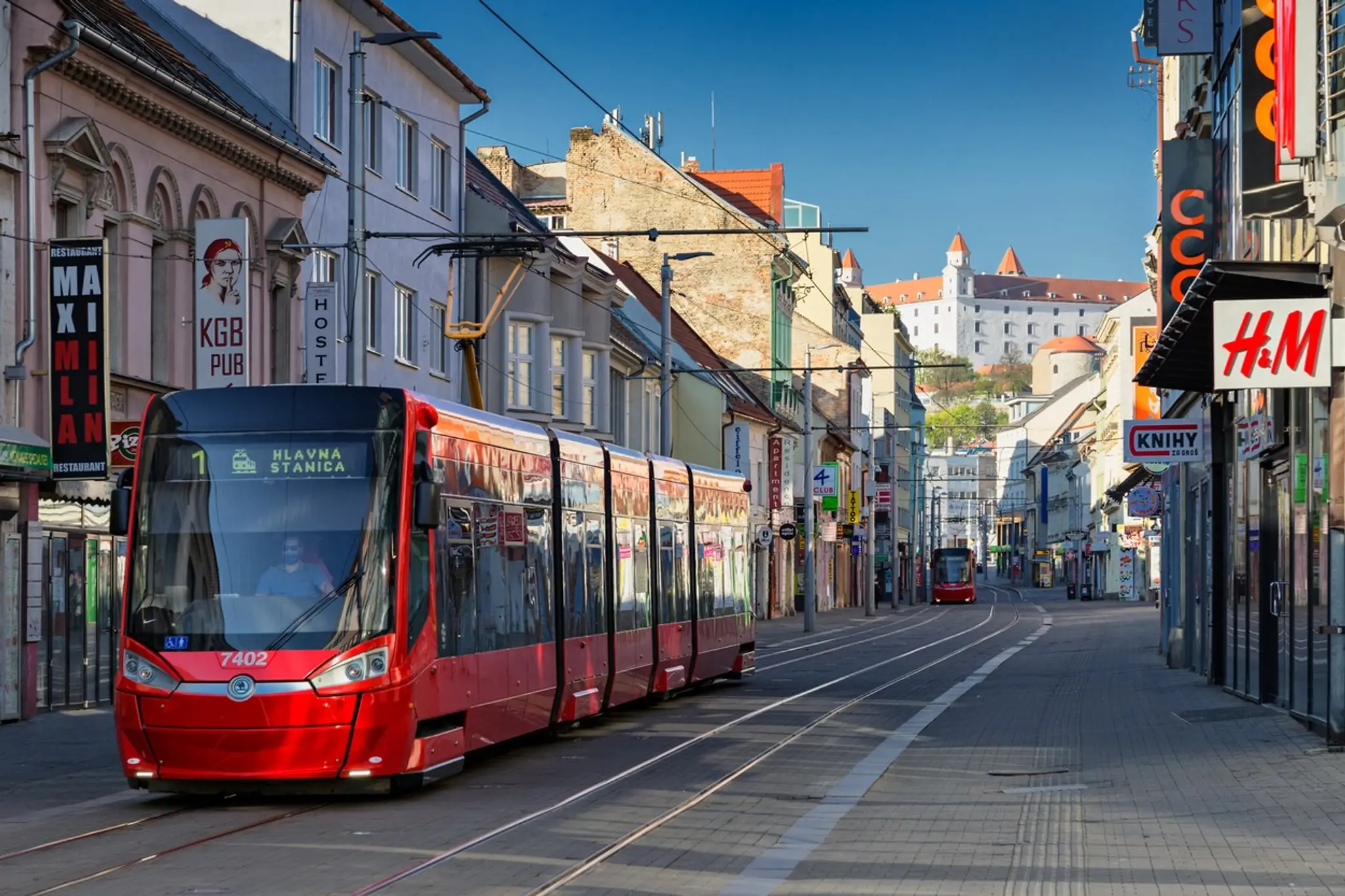Bratislava, obchodná ulica.