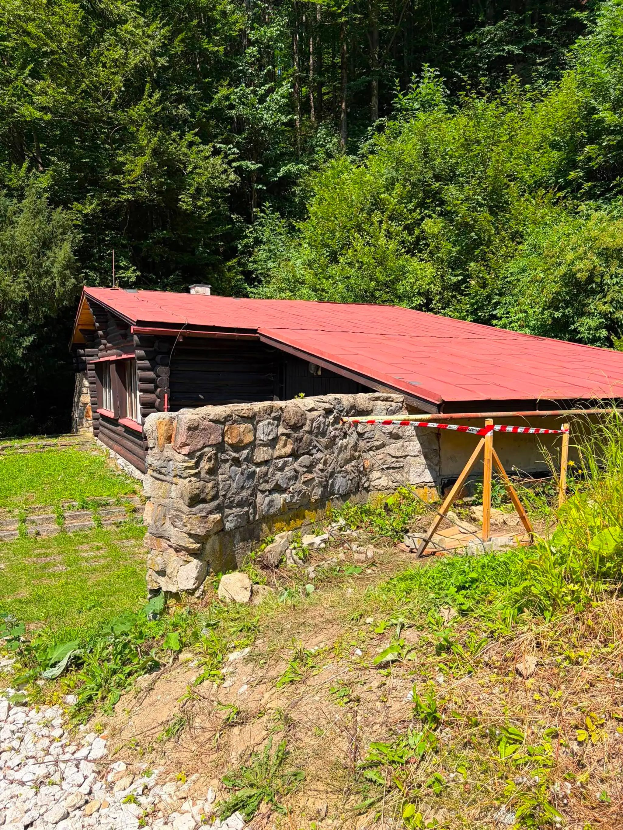 V národnom parku Malá Fatra začali s prácami na osádzanie vlajkových stožiarov