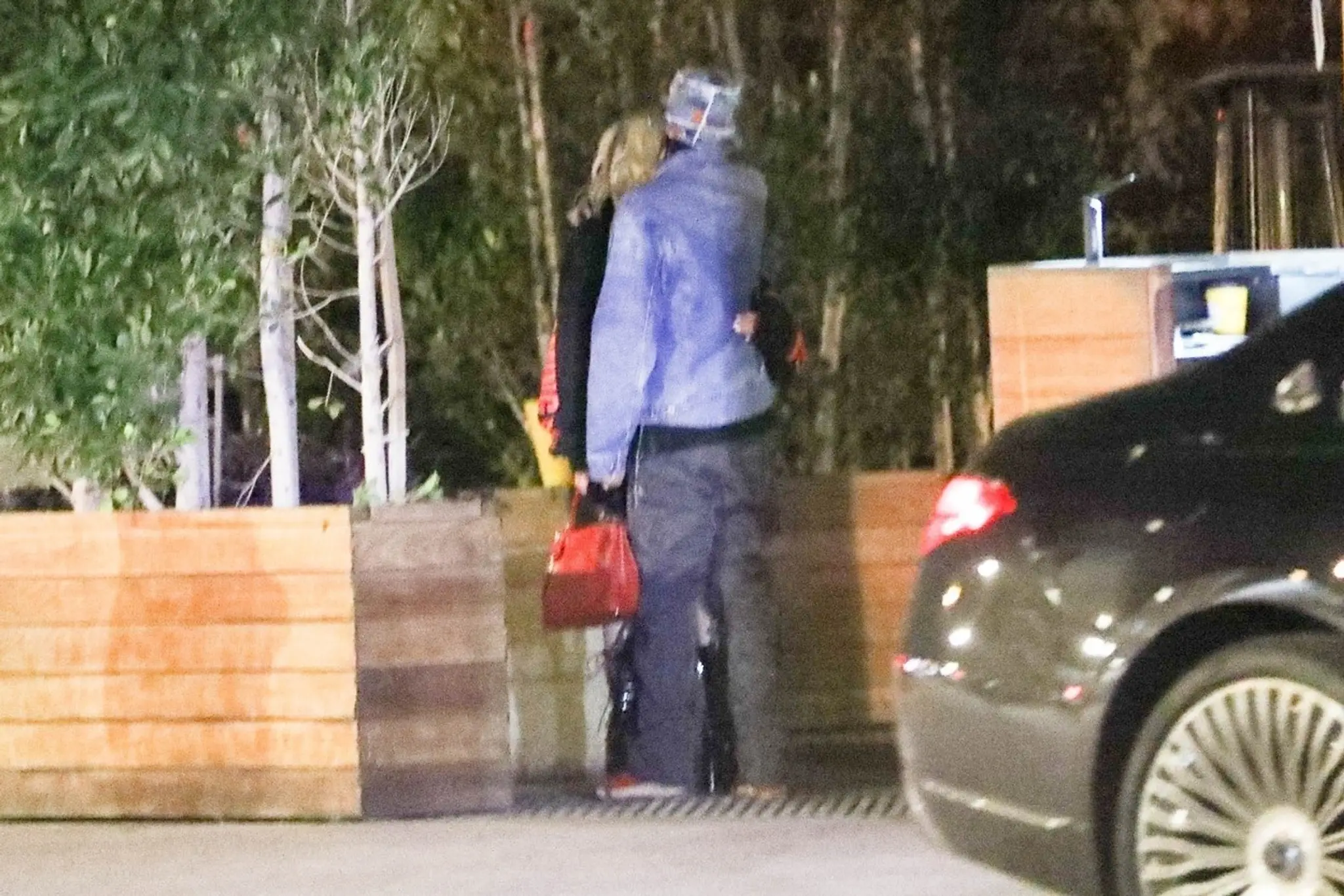 Avril Lavigne a Tyga v objatí