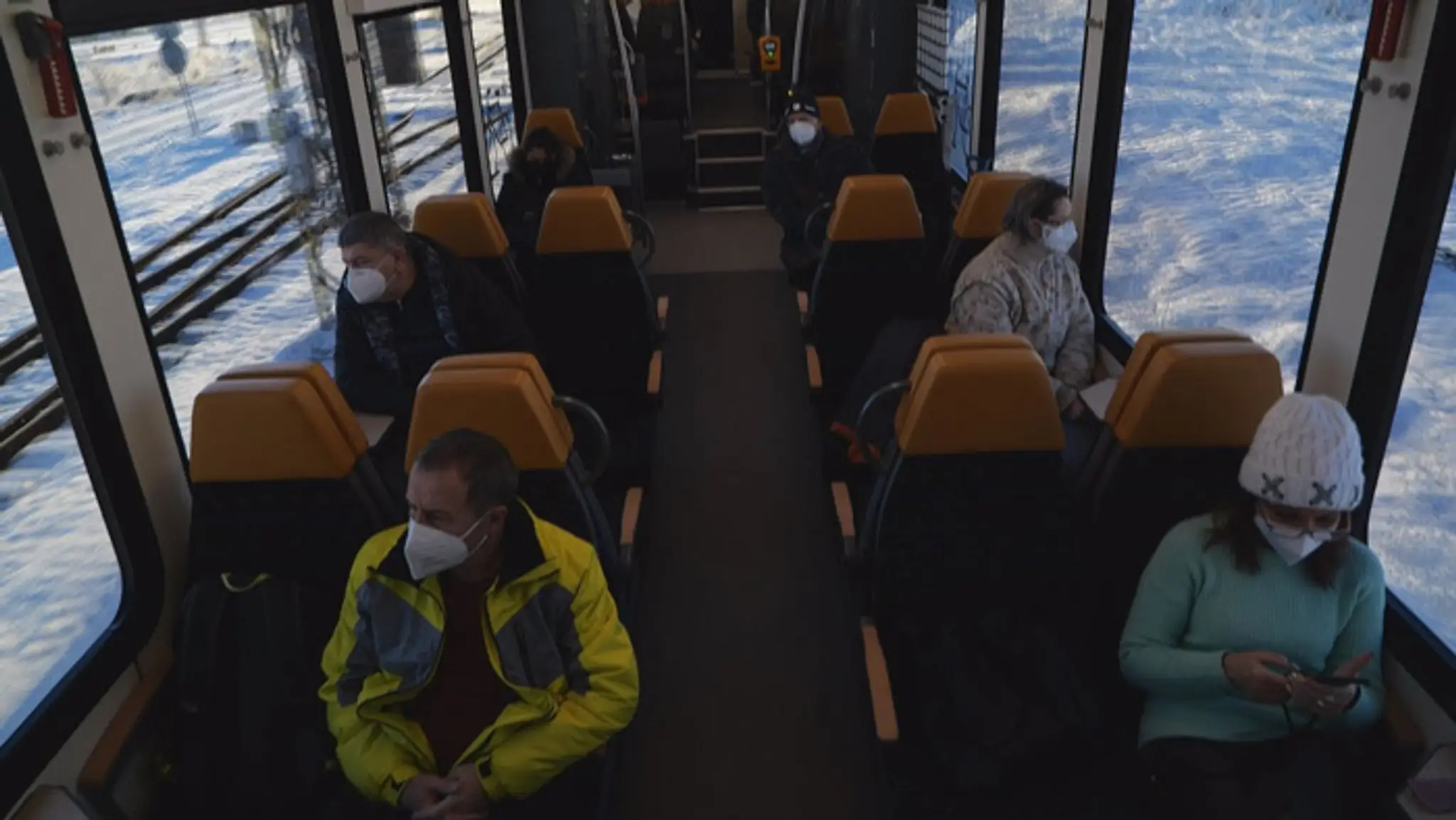 Prví cestujúci v novej elektrozubačke.