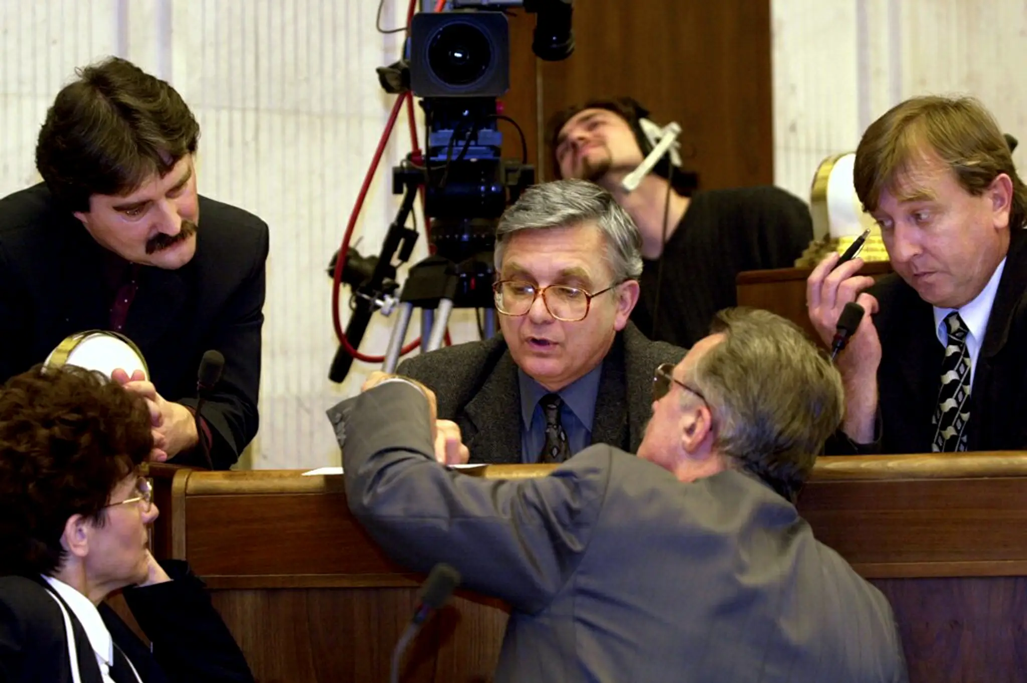 Na snímke poslanci za SMK (zľava) Erzsebét Dolník, Gyula Bárdos, Miklós Duray, Árpád Duka-Zólyomi a Barnabás Ferkó.