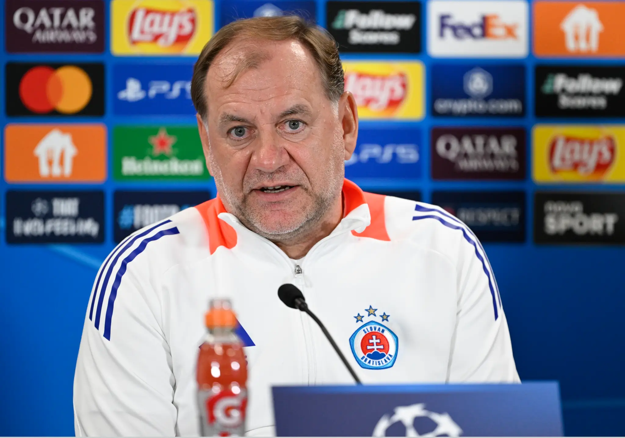 Na snímke tréner ŠK Slovan Bratislava Vladimír Weiss počas tlačovej konferencie