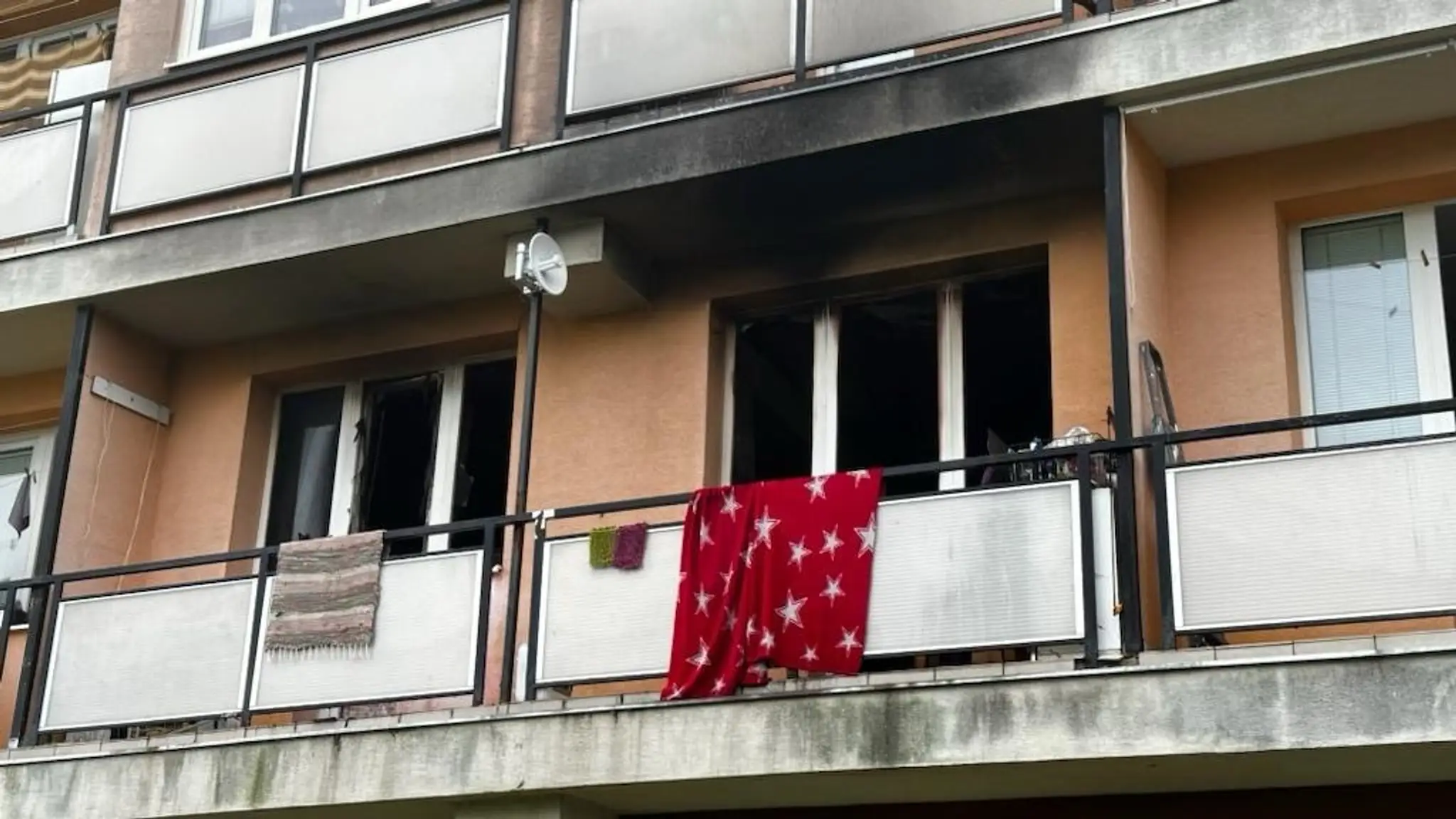Zhorený byt po požiari v Dubnici nad Váhom.