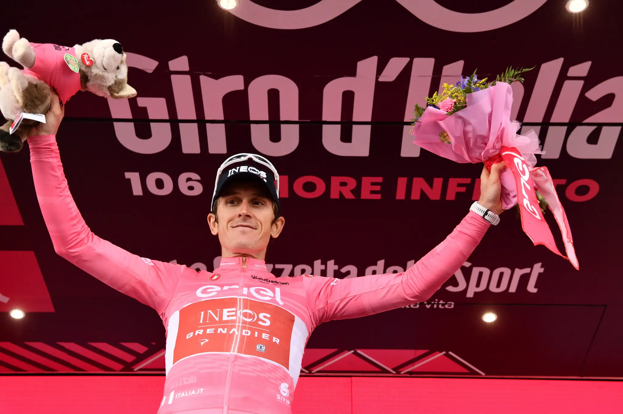 Geraint Thomas v rúžovom drese
