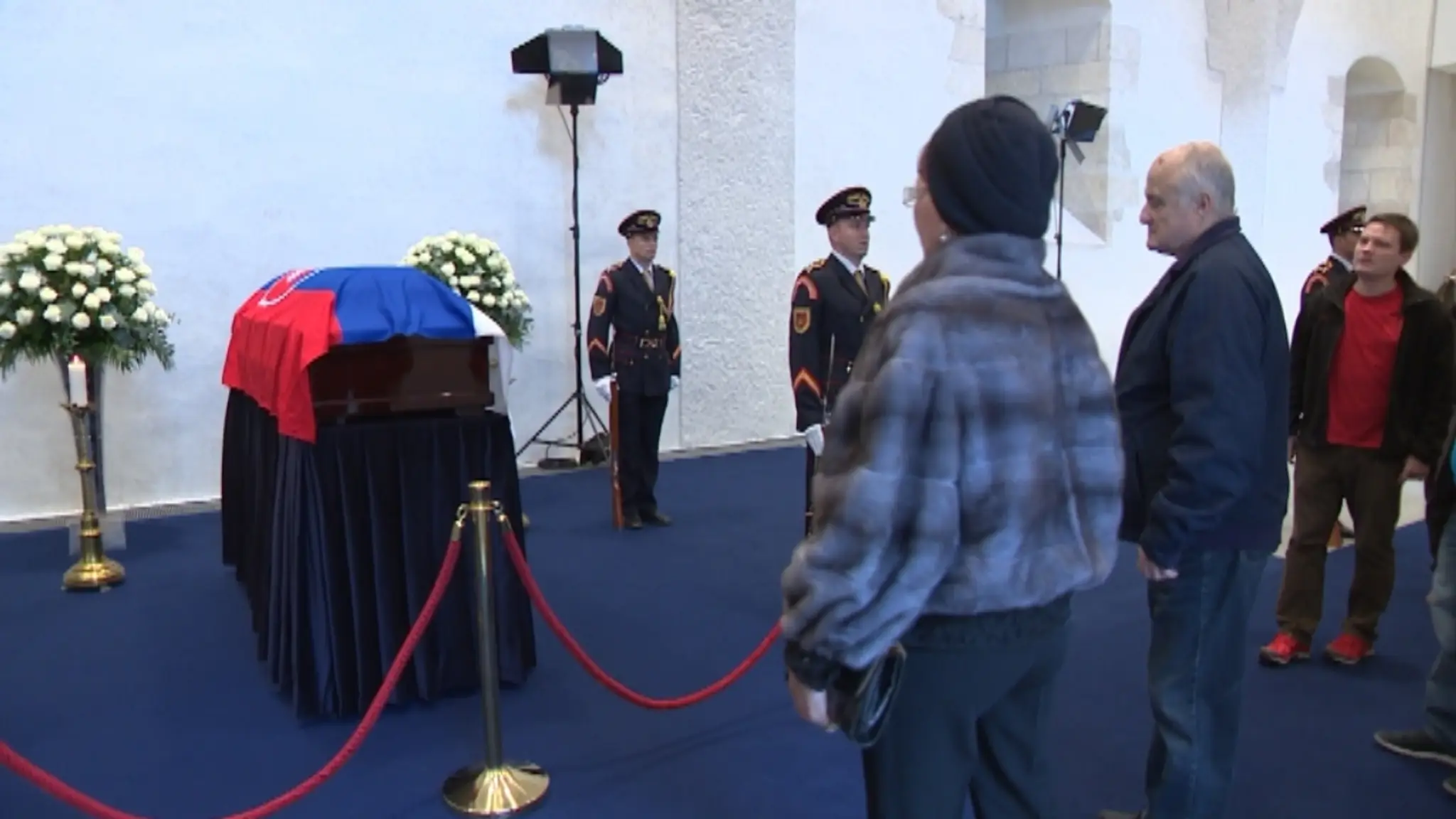 Verejnosť sa lúči s exprezidentom Michalom Kováčom v Rytierskej sále Bratislavského hradu.