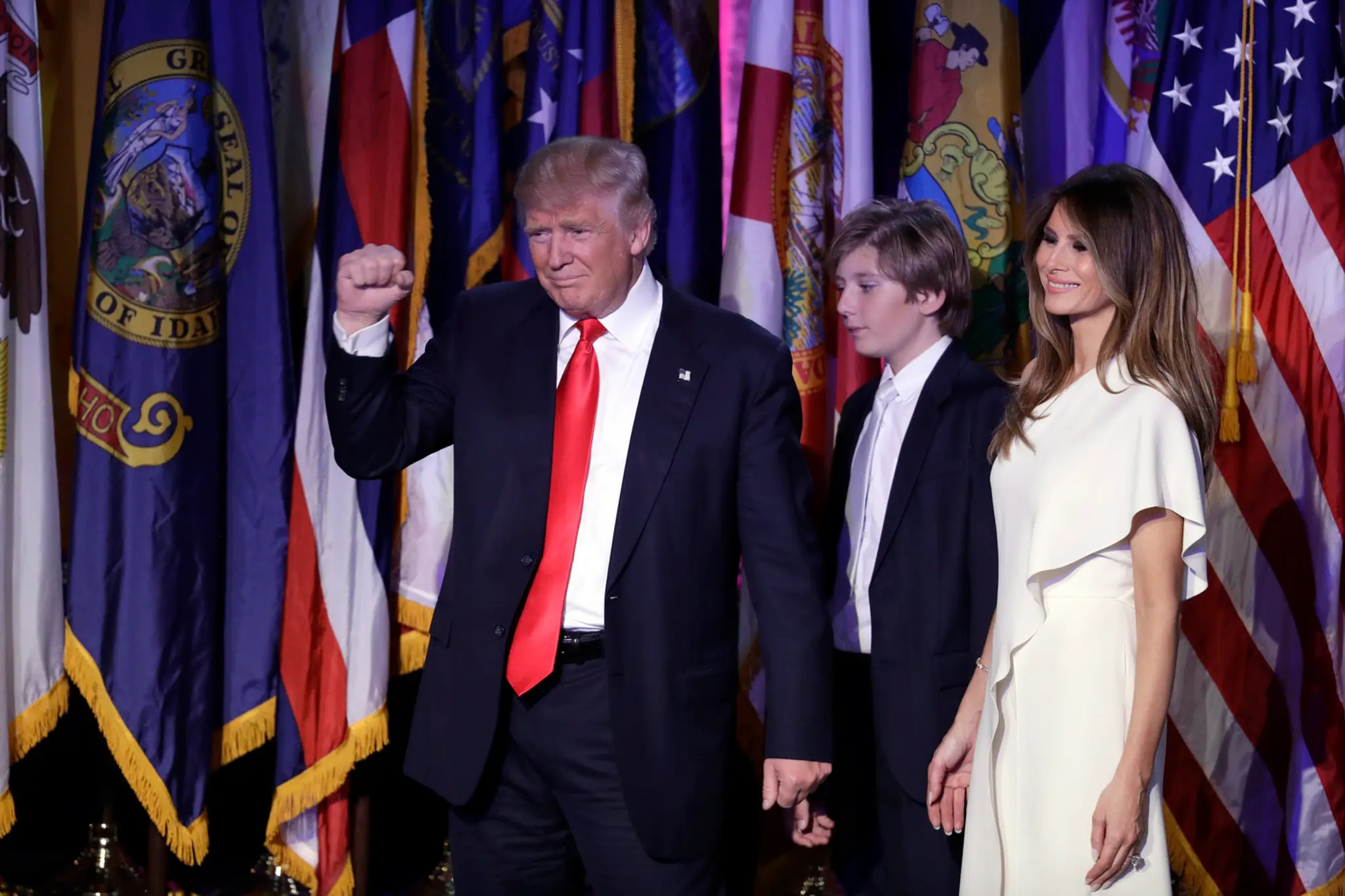 Víťaz amerických prezidentských volieb Donald Trump s manželkou Melaniou a synom Barronom.
