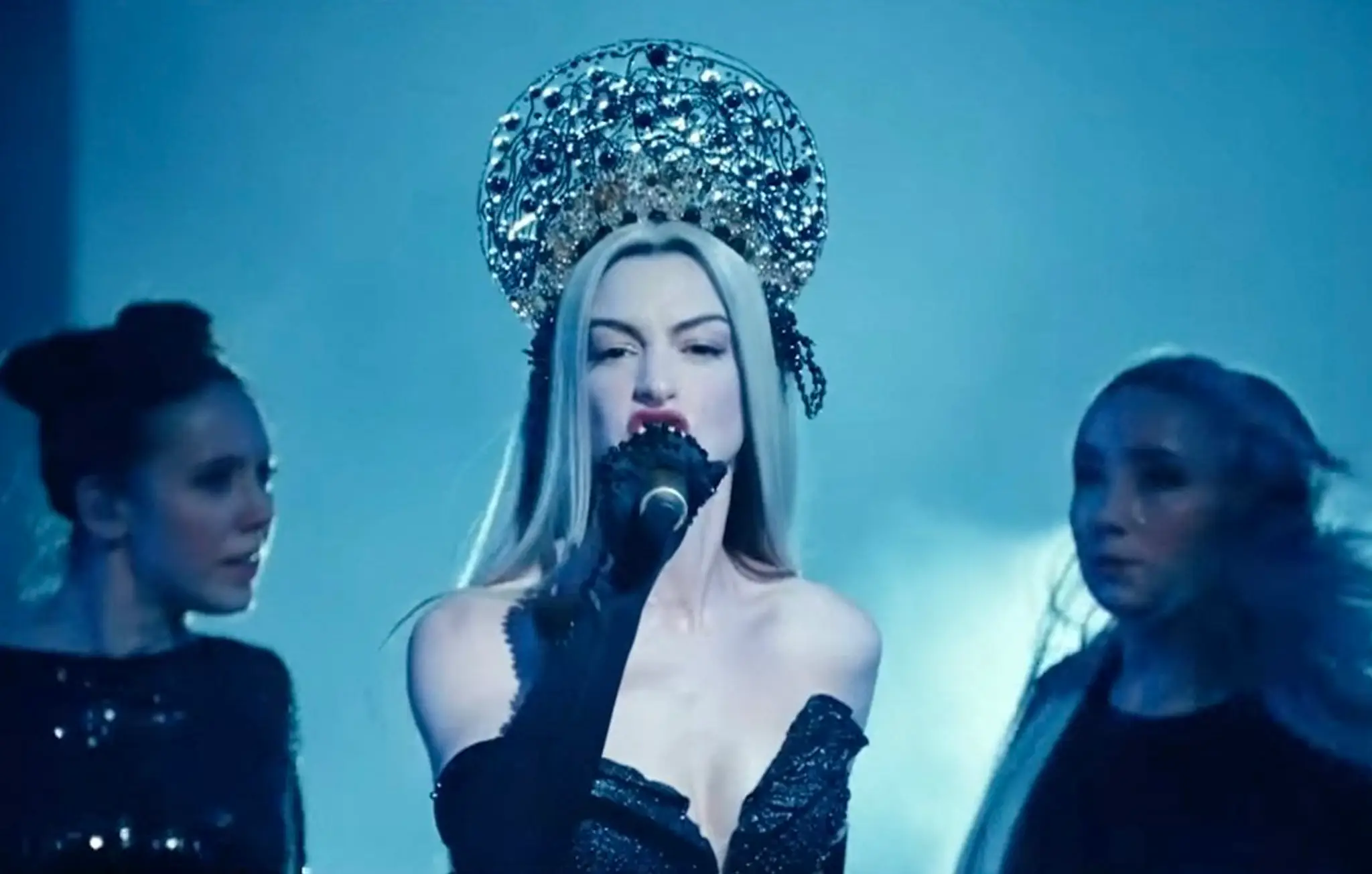 Anne Hathaway v pokračovaní filmu Diabol nosí Pradu.