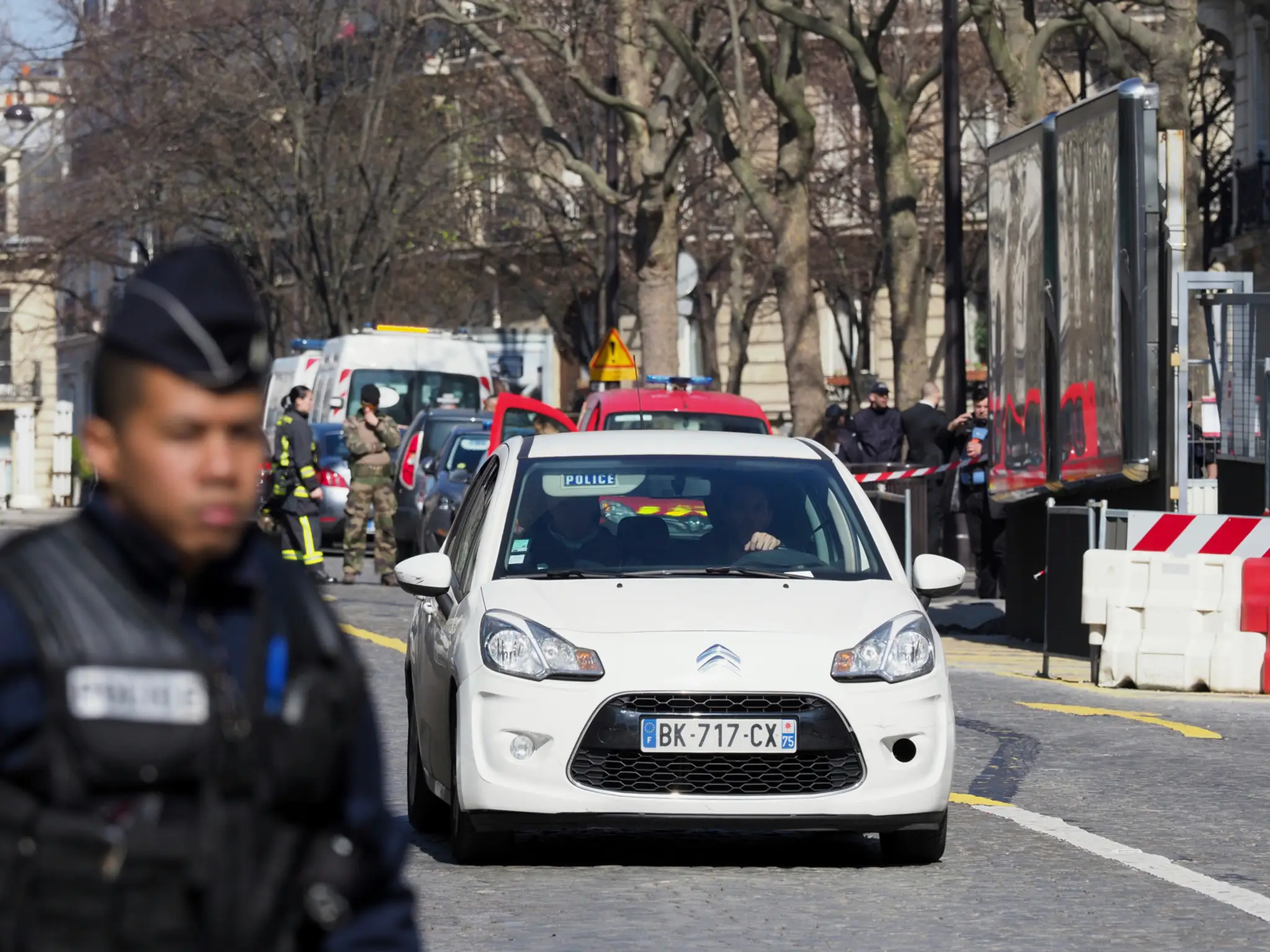 Polícia uzavrela okolie.