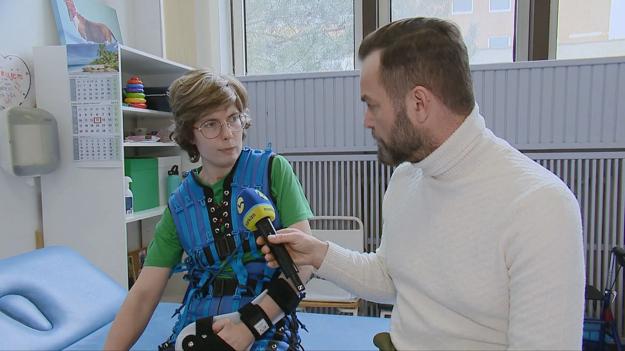 Alexandra sa po páde učí rozprávať a chodiť