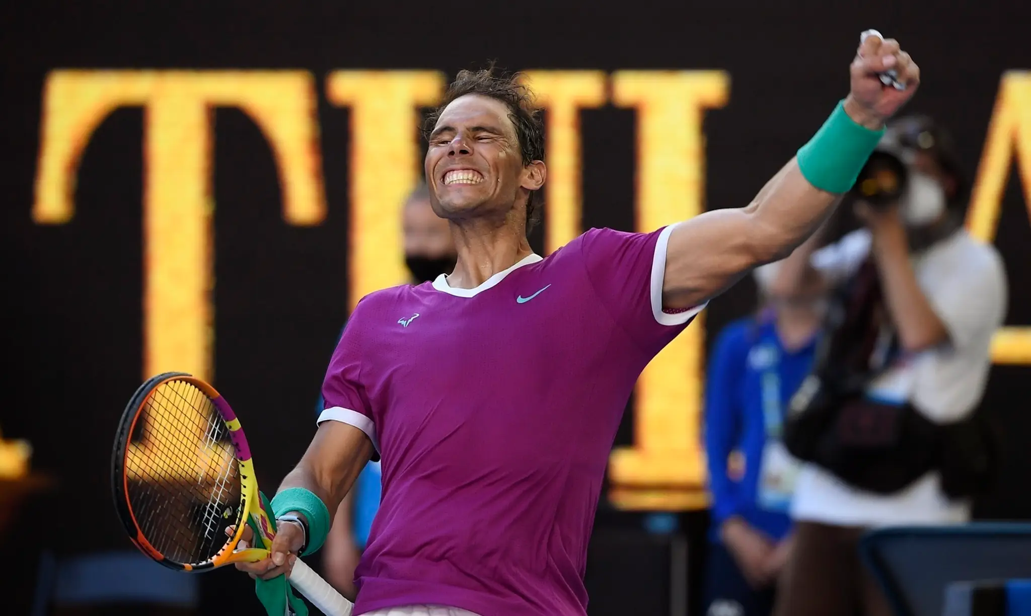 Španielsky tenista Rafael Nadal sa teší po výhre nad Kanaďanom Denisom Shapovalovom.