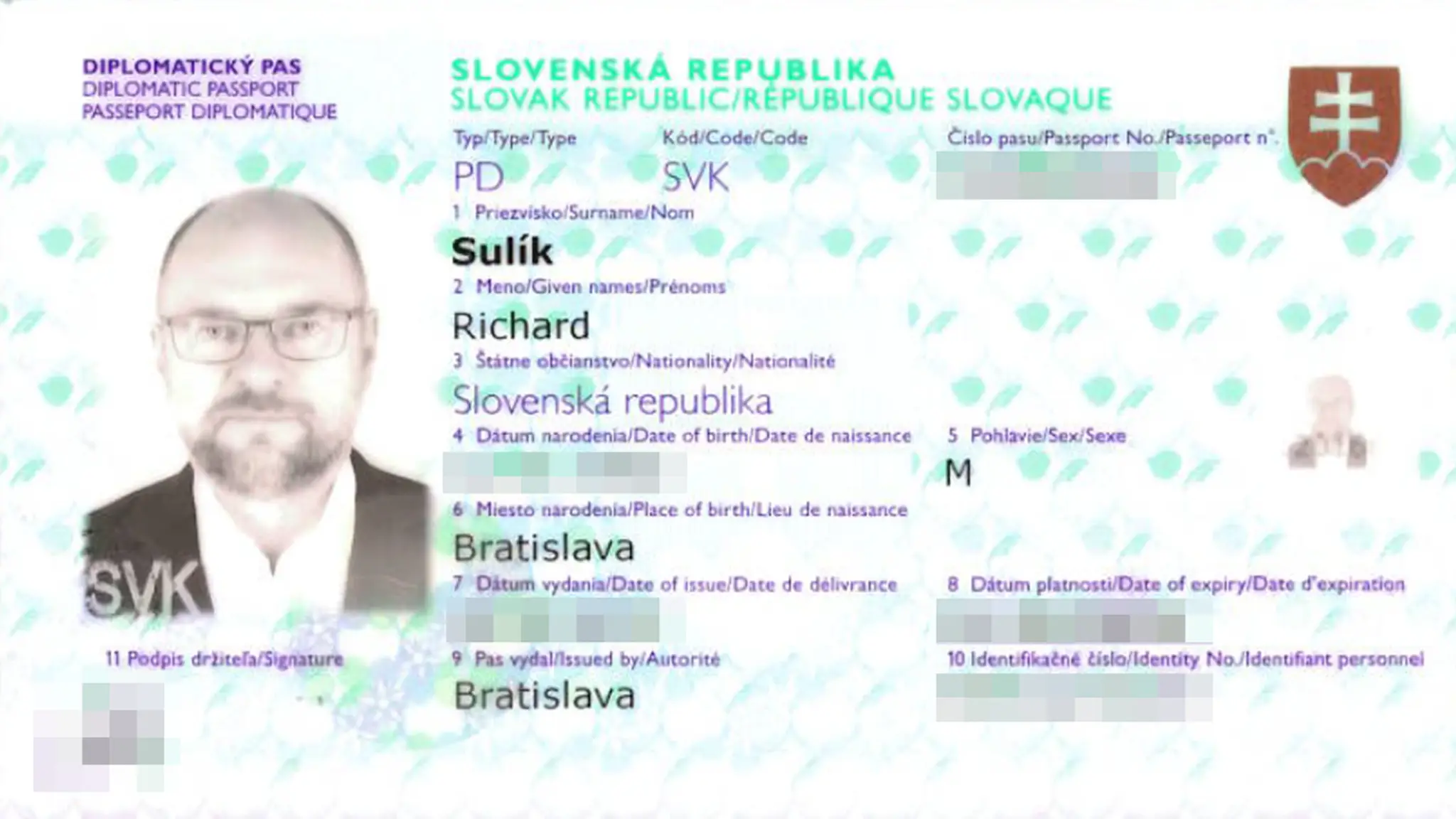 Sken pasu ministra hospodárstva Richarda Sulíka.